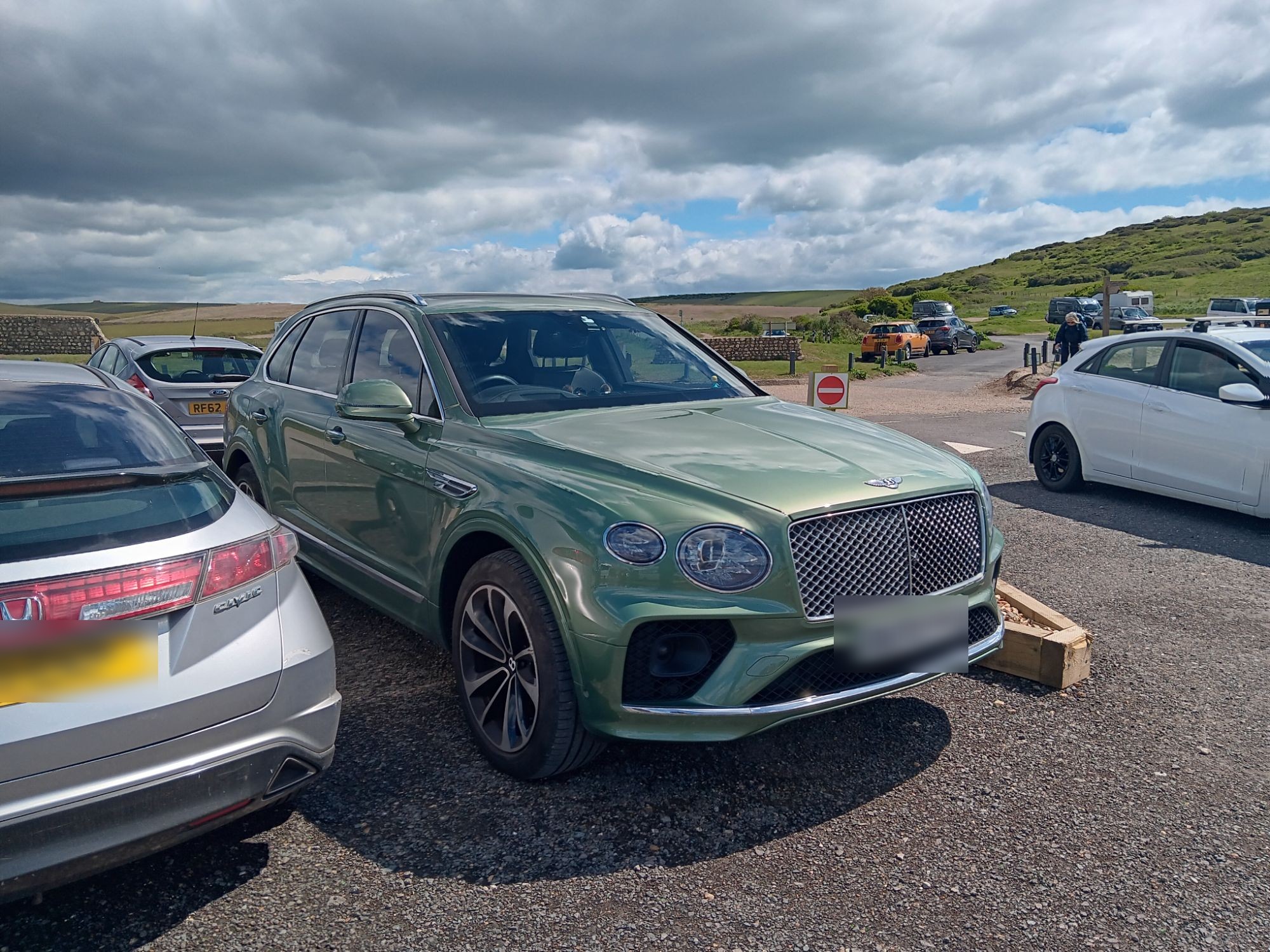 Bentley Bentayga Azure in Seven Sisters