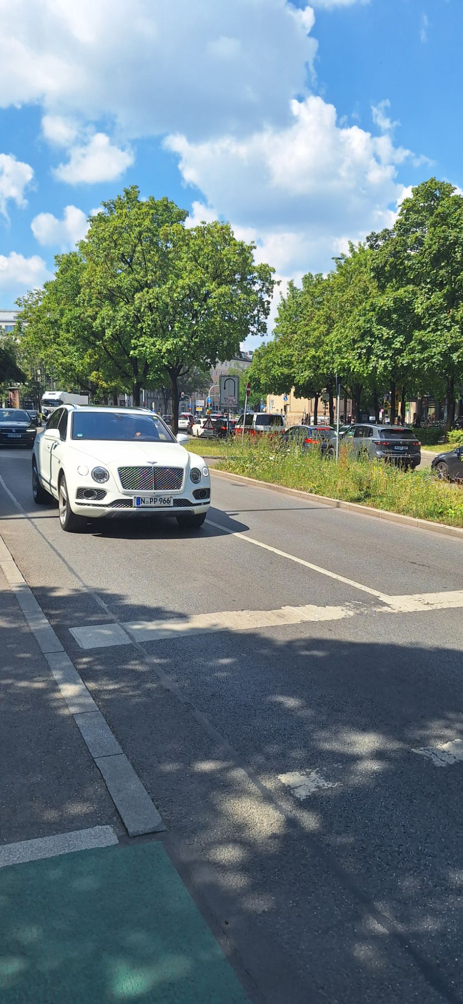 Bentley Bentayga Azure in München