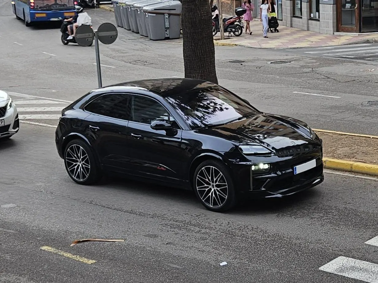 Porsche Macan EV Turbo