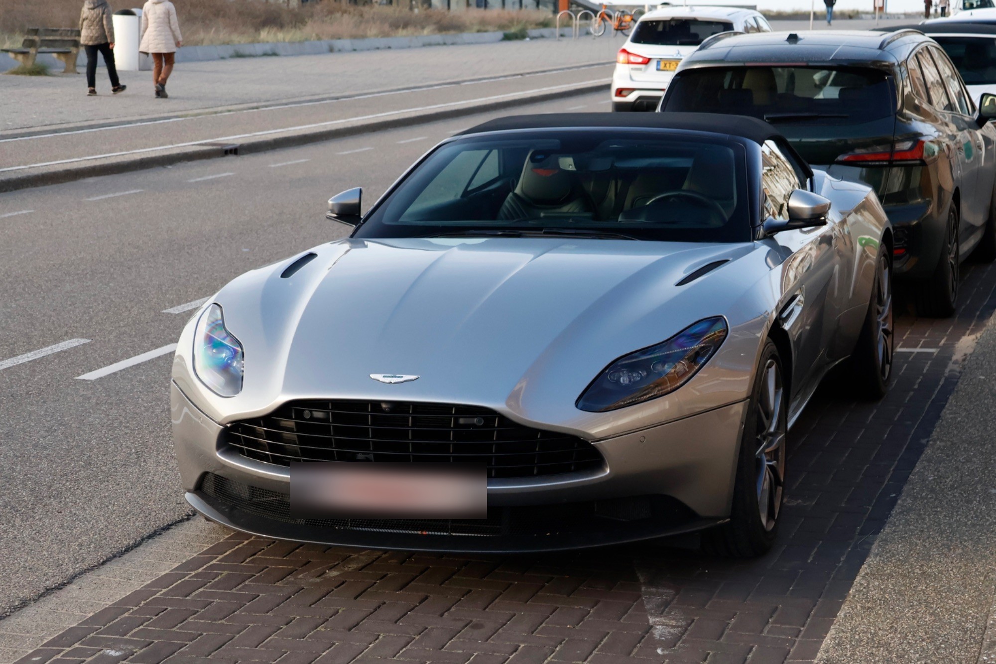 Aston Martin DB11 V8 Volante