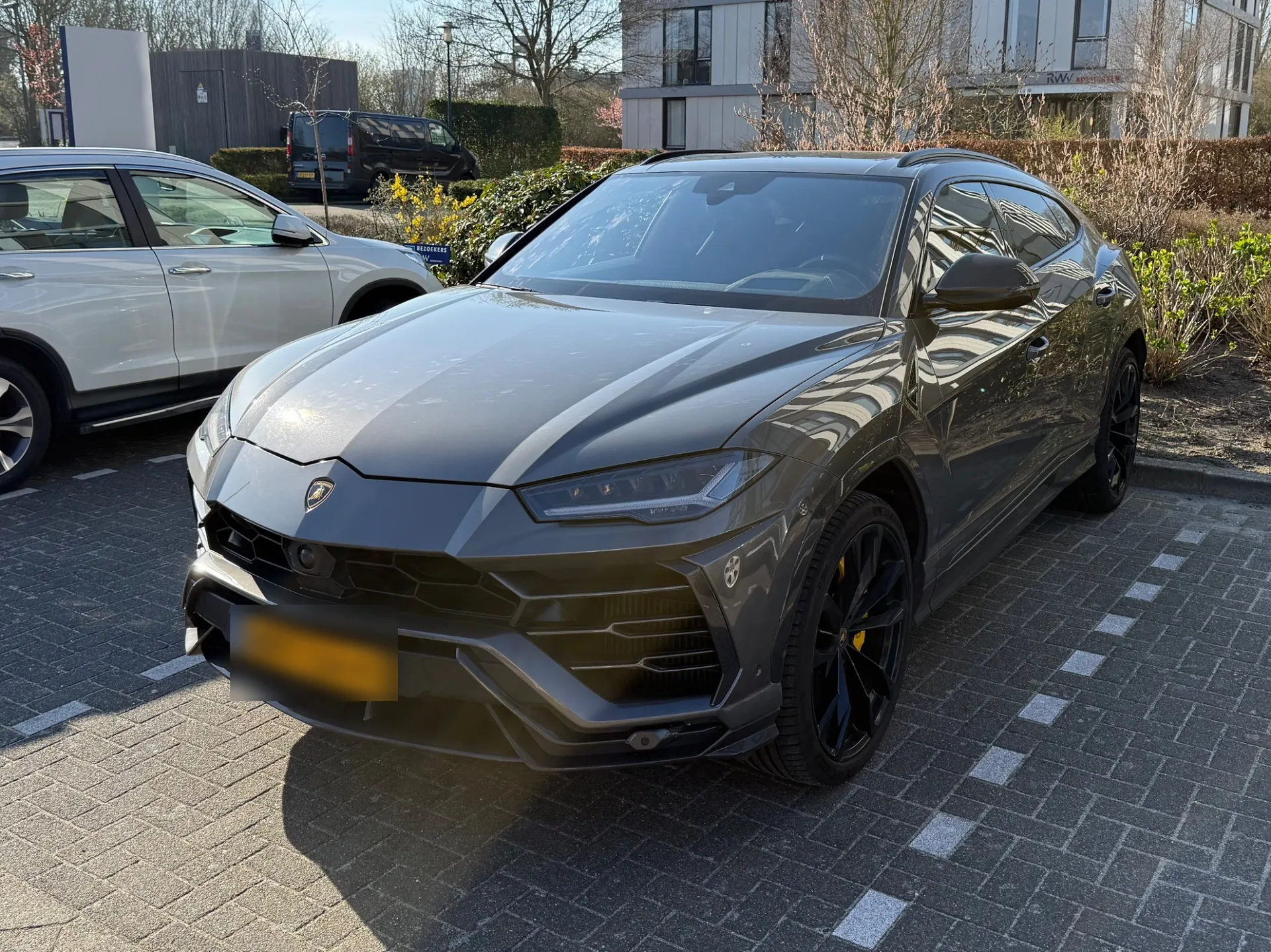 Lamborghini Urus in Leiden