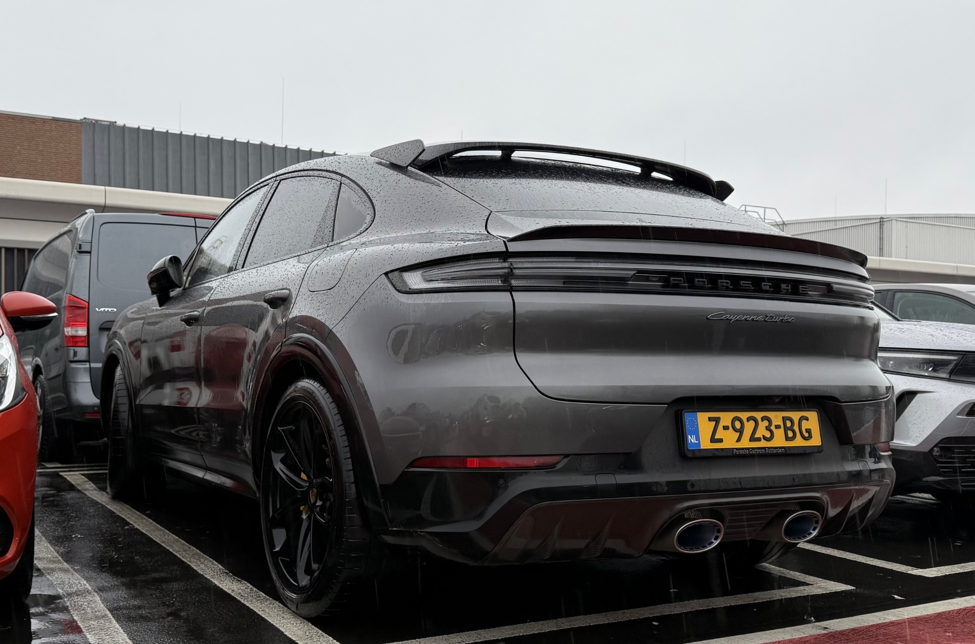Porsche Cayenne Coupé Turbo E-Hybrid in Leidschendam