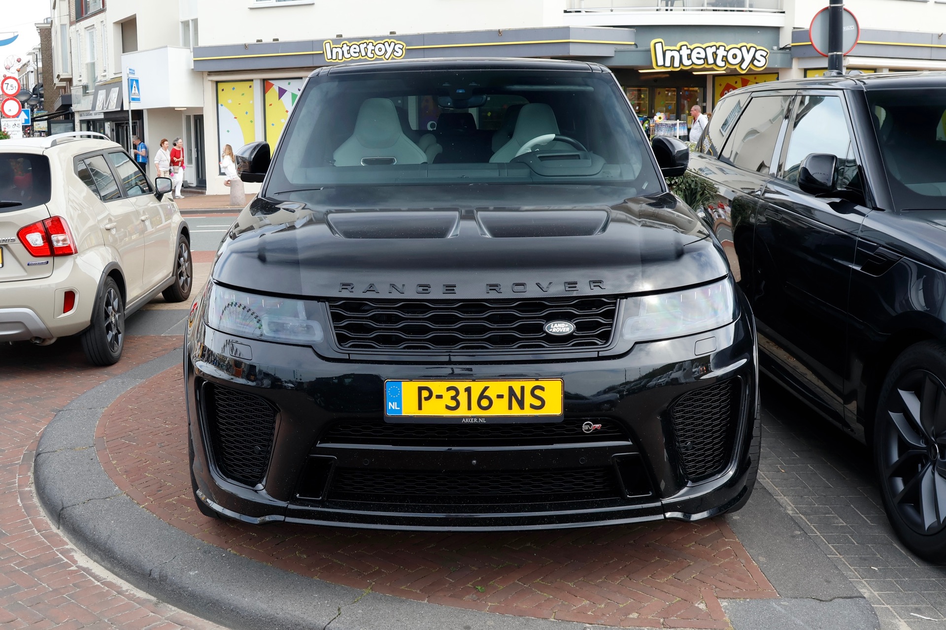 Land Rover Range Rover Sport SVR 2018 Carbon Edition in Noordwijk