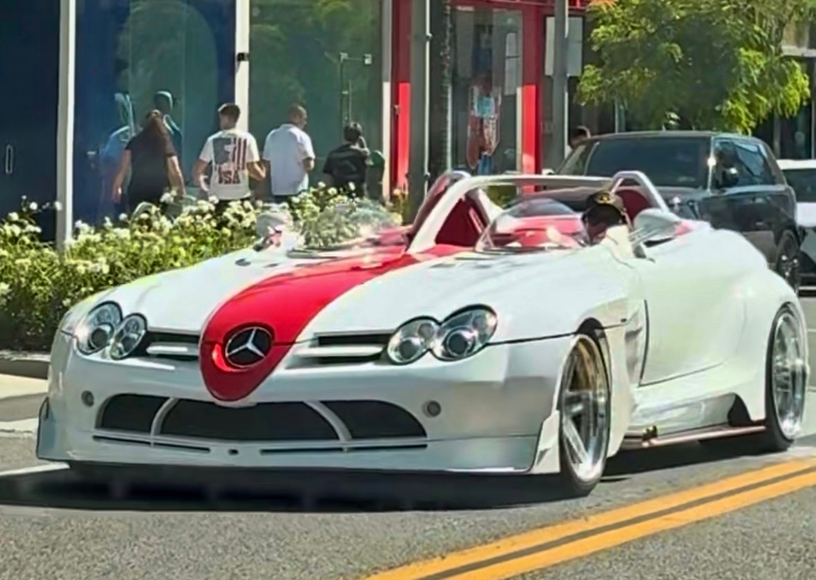 Mercedes-Benz S-Klub La SLR in Beverly Hills
