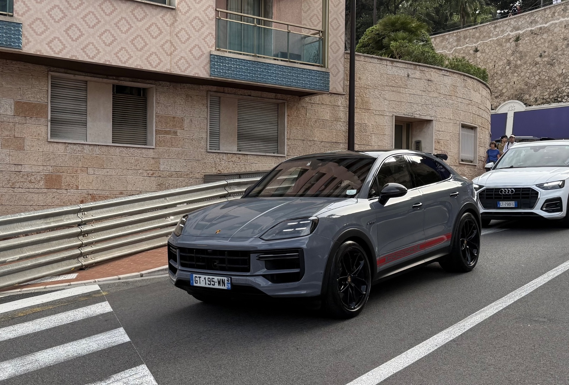 Porsche Cayenne Coupé Turbo E-Hybrid in Monaco