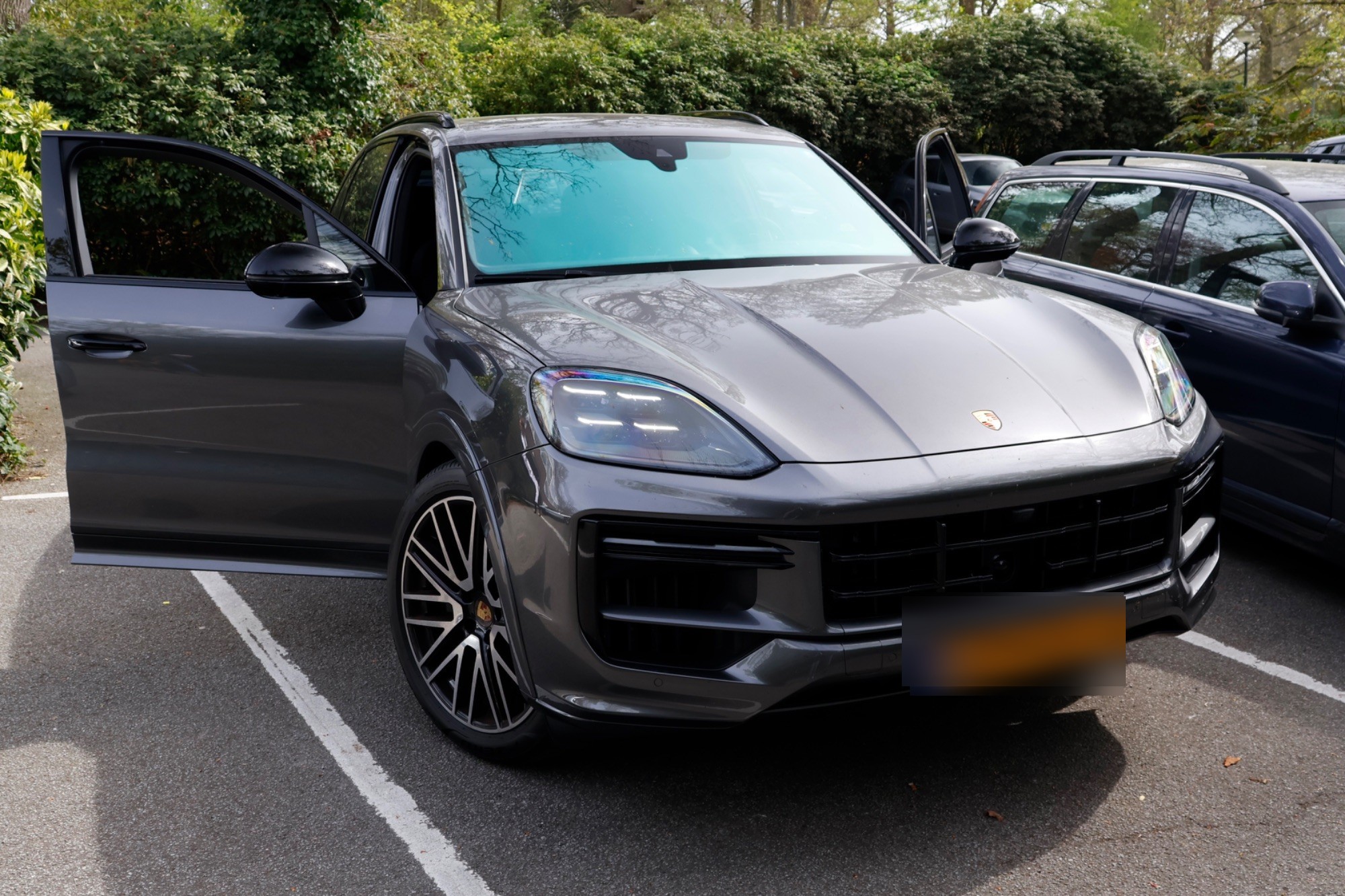 Porsche 9YA Cayenne Turbo E-Hybrid in Voorburg