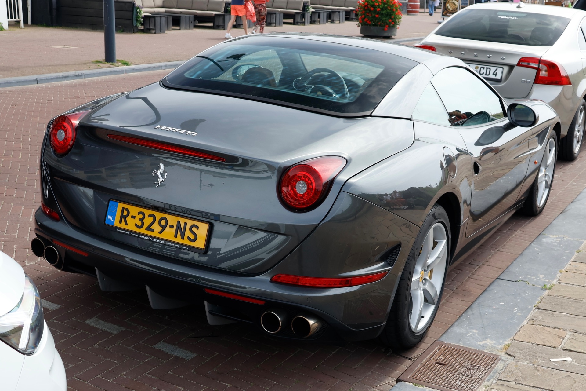 Ferrari California T in Noordwijk