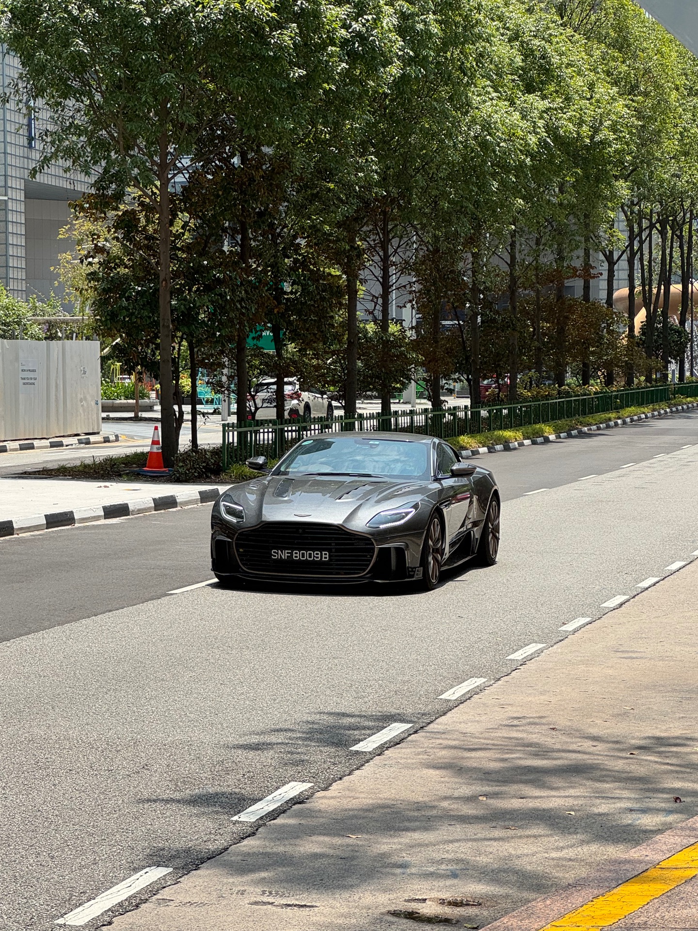 Aston Martin DB11 V8 Mansory Cyrus