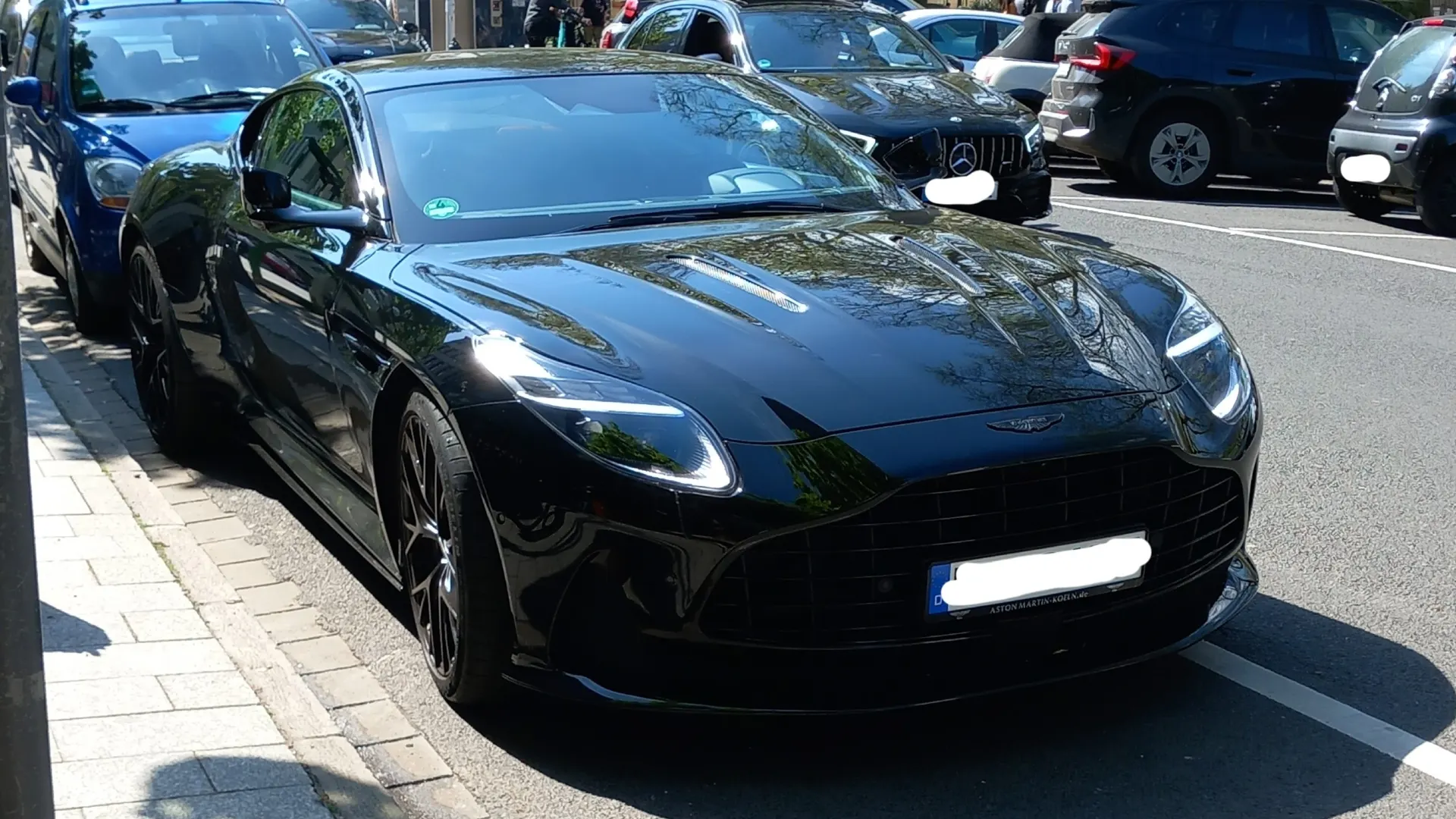 Aston Martin DB12