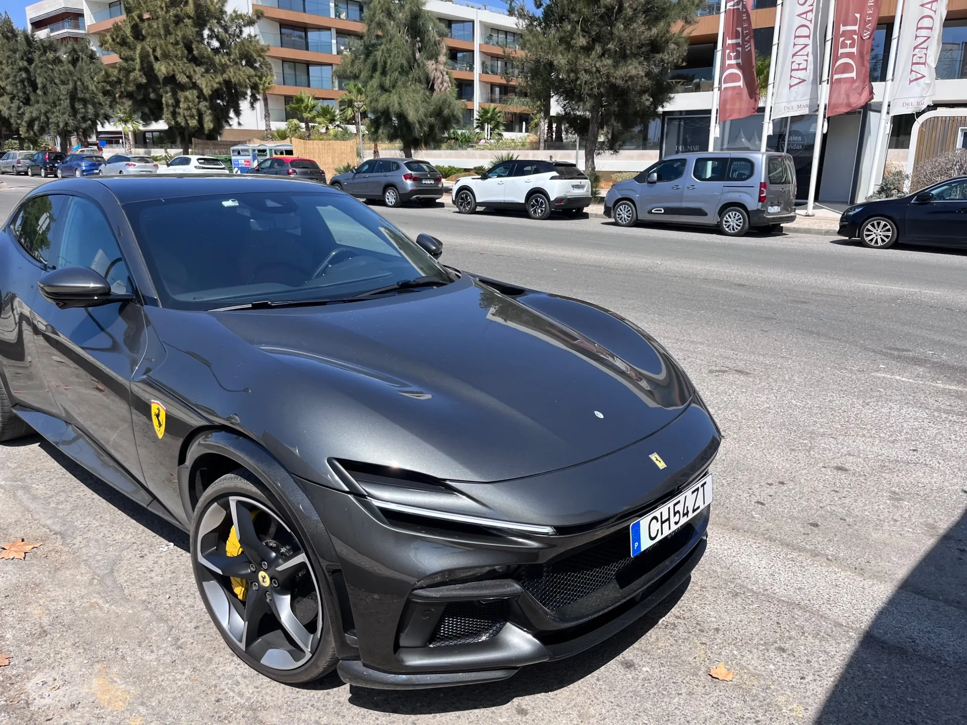Ferrari Purosangue in Olhão