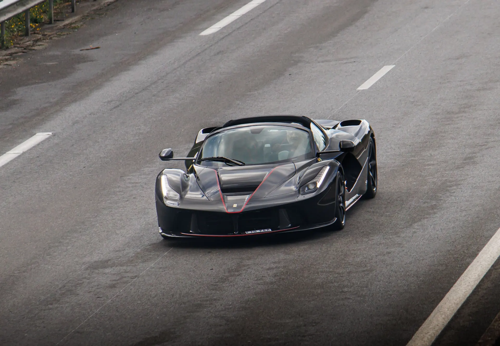 Ferrari LaFerrari Aperta in Neuville-Saint-Vaast
