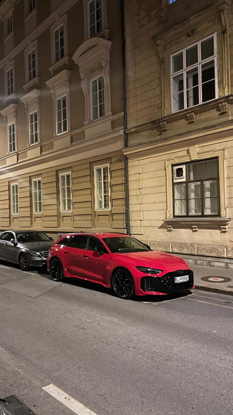 Audi RS5 Avant B10