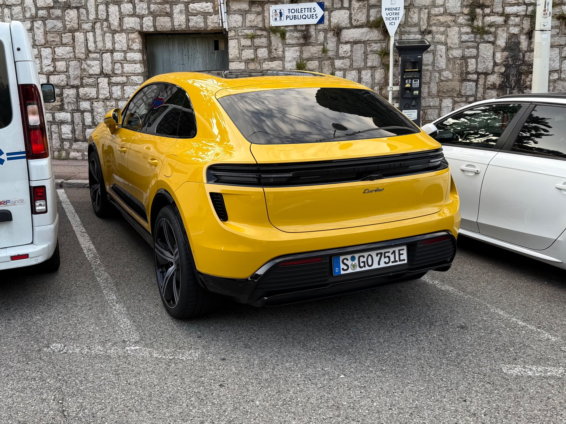 Porsche Macan EV Turbo