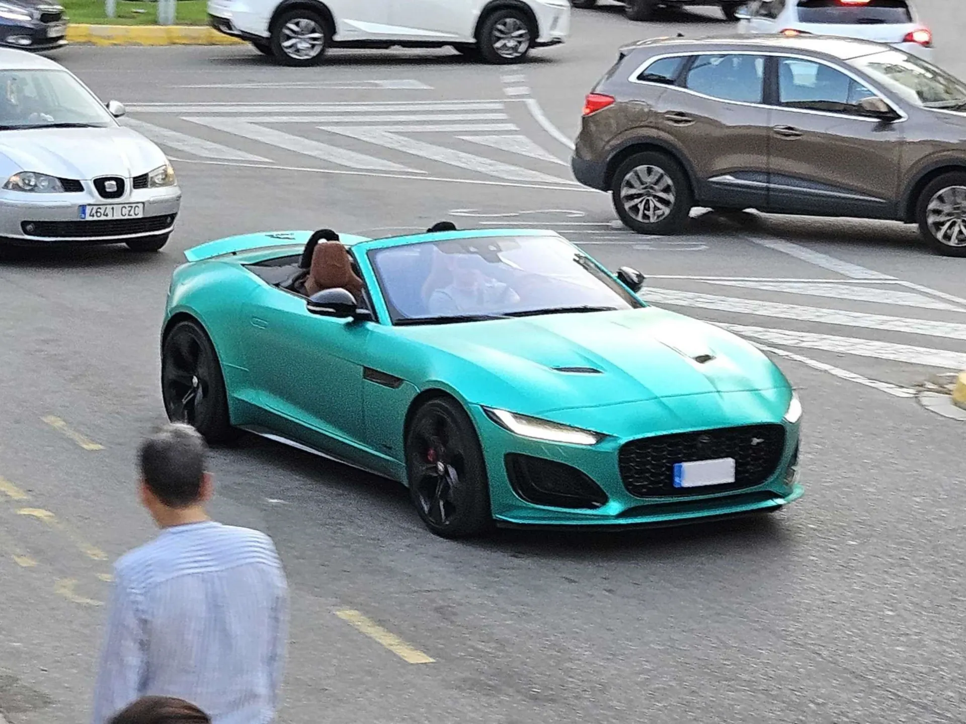 Jaguar F-TYPE P450 Convertible 2020 in Cullera