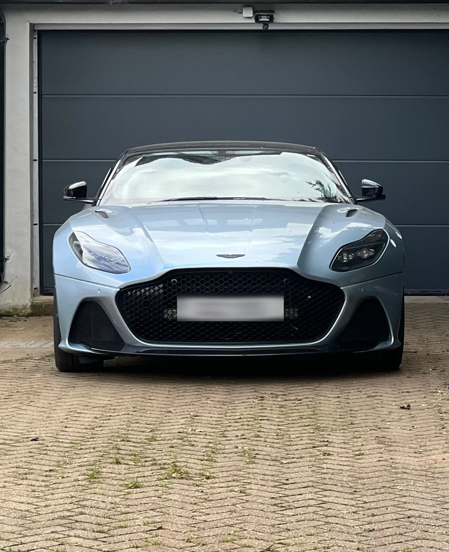 Aston Martin DBS Superleggera 2018