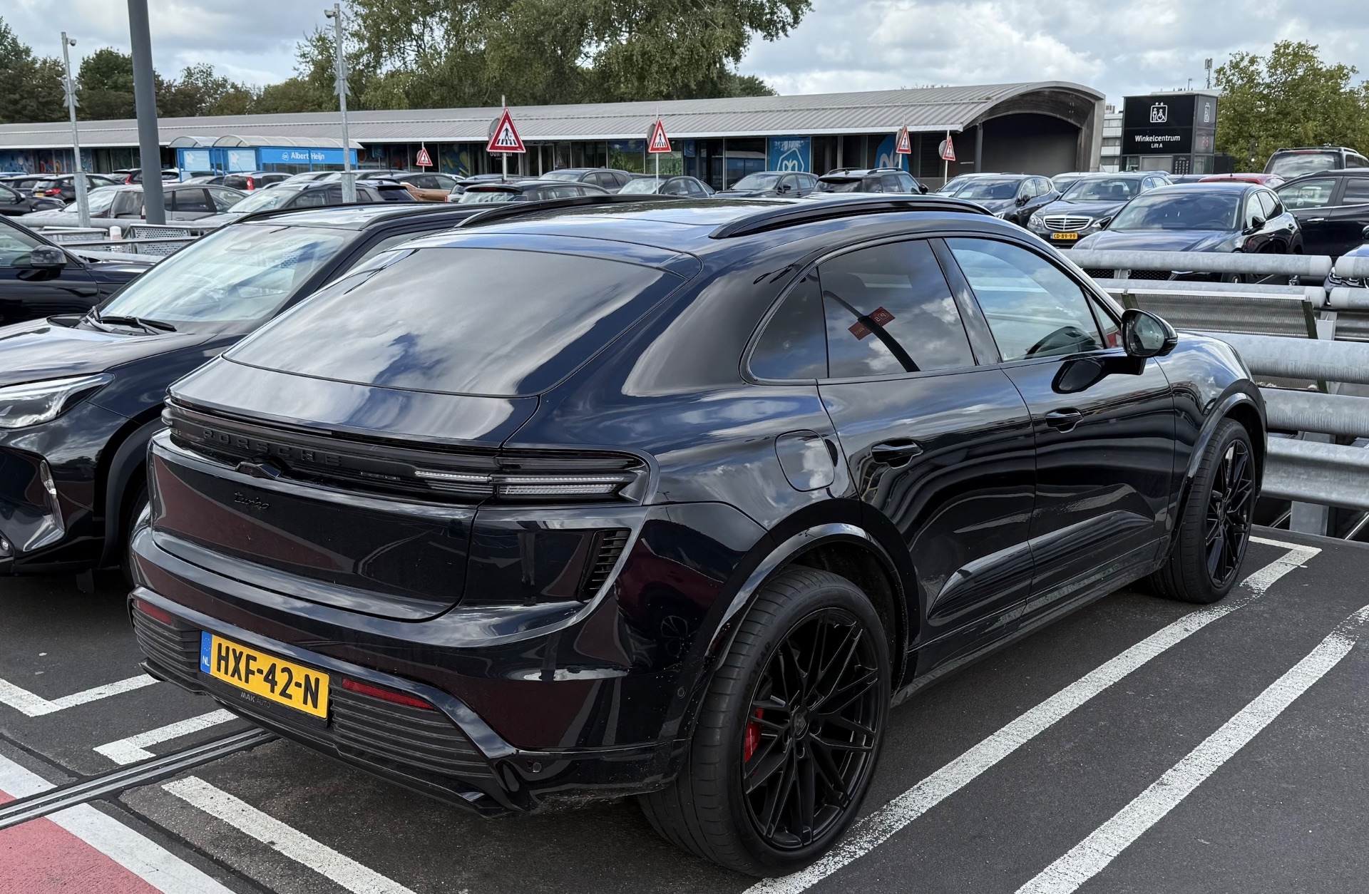 Porsche Macan EV Turbo