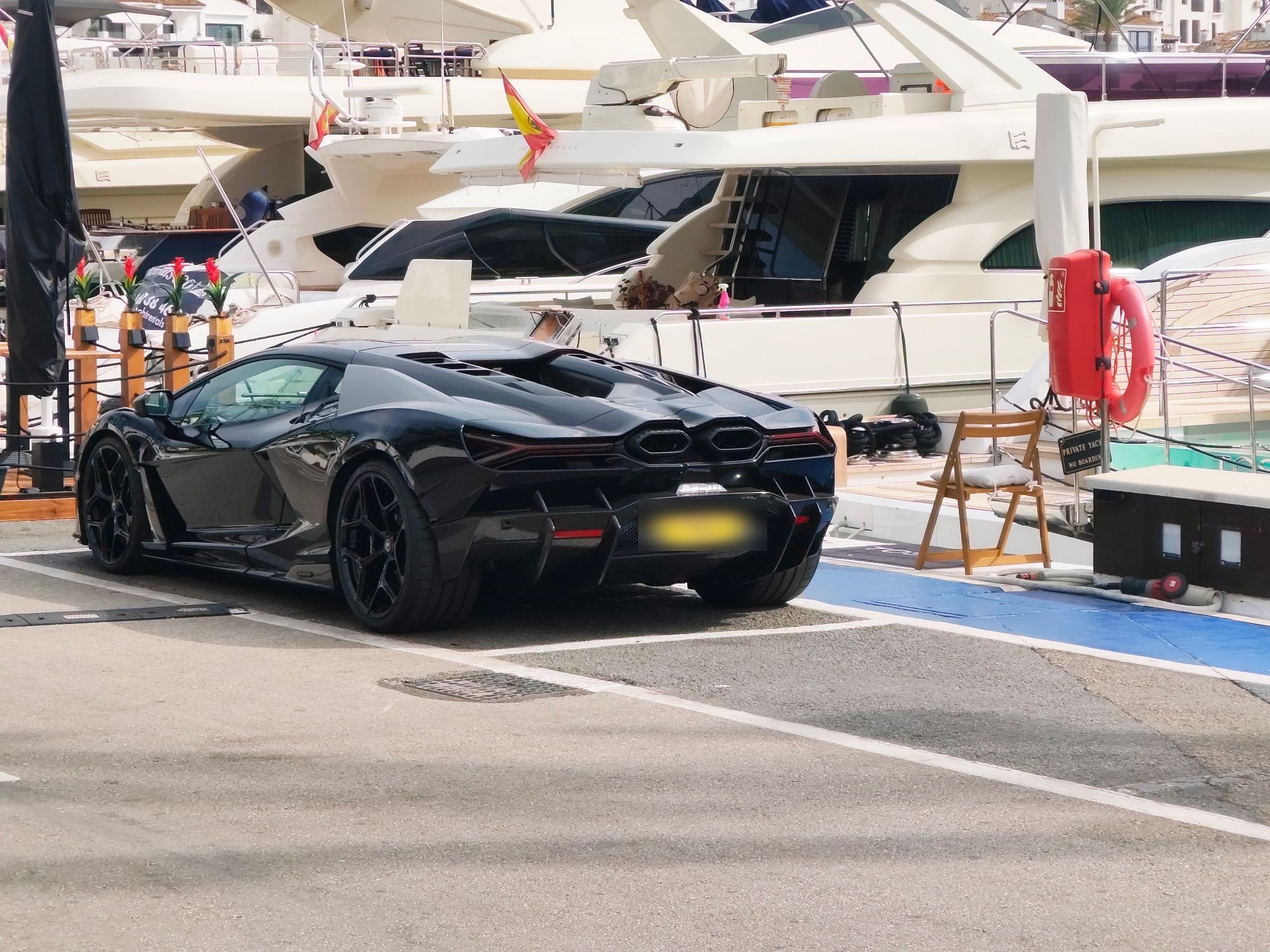 Lamborghini Revuelto