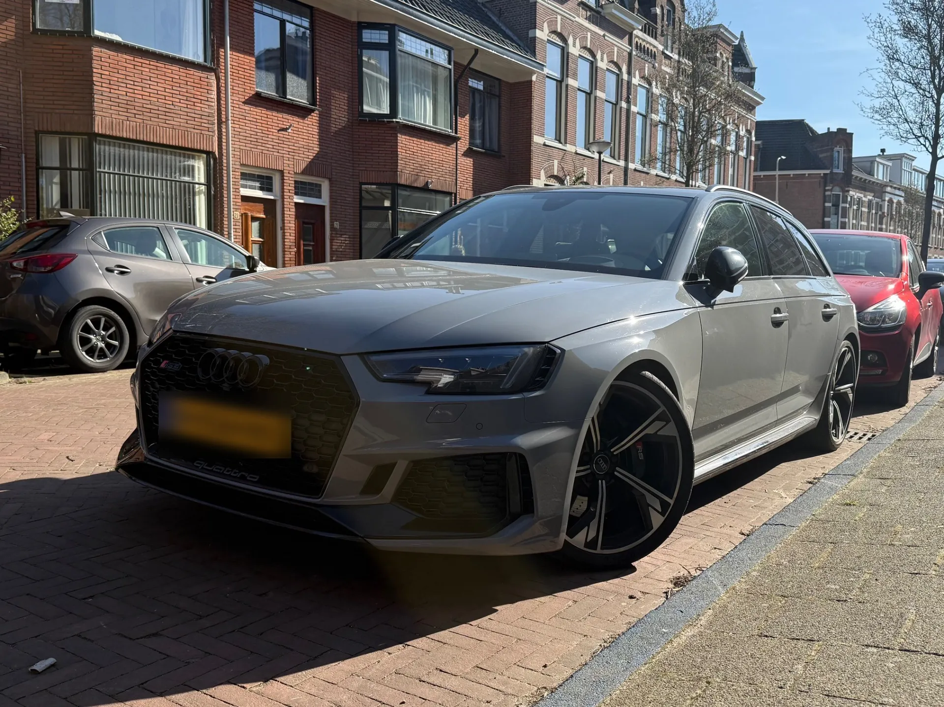 Audi RS4 Avant B9 in Leiden