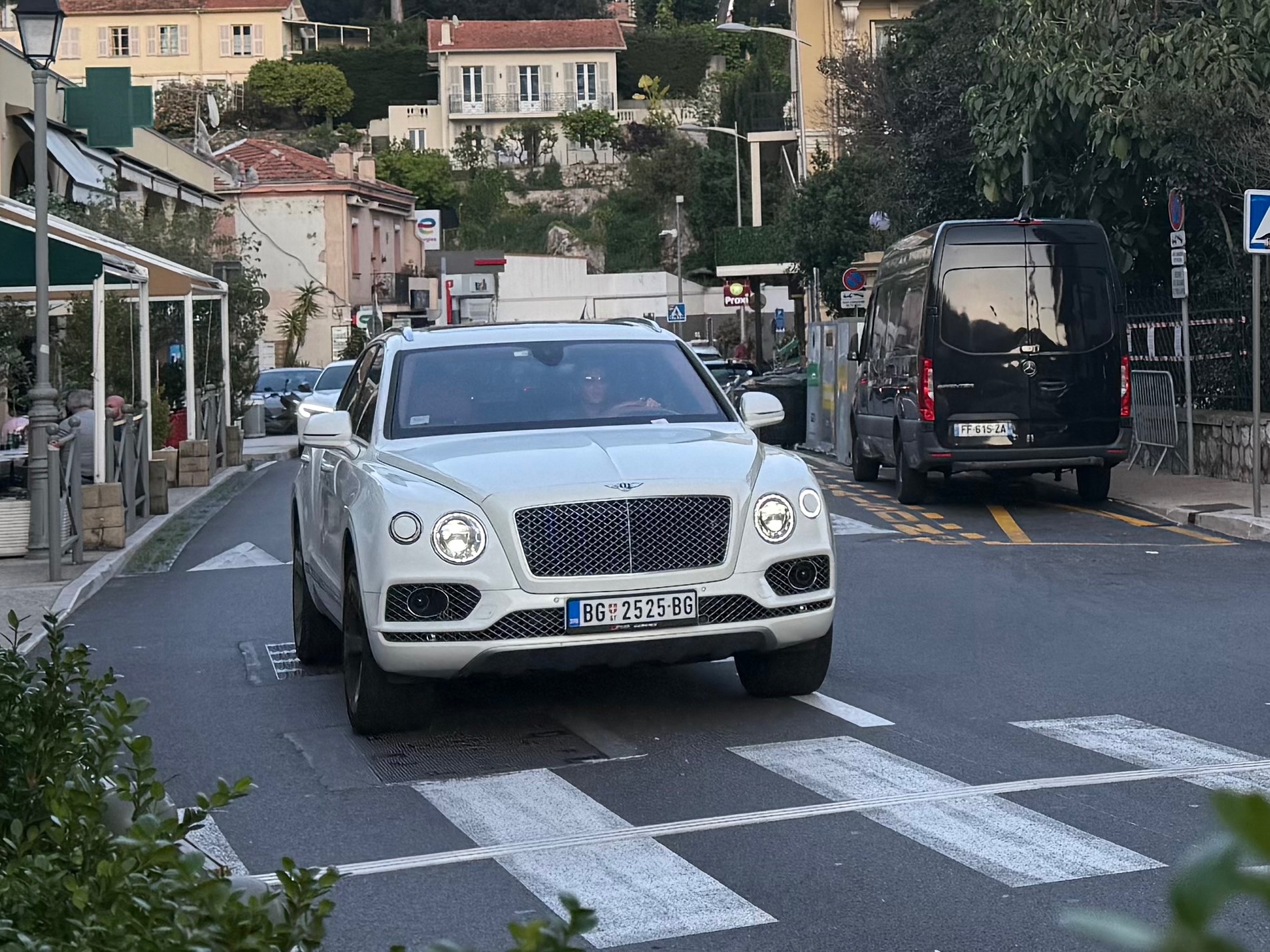 Bentley Bentayga V8 in Cap-d'Ail