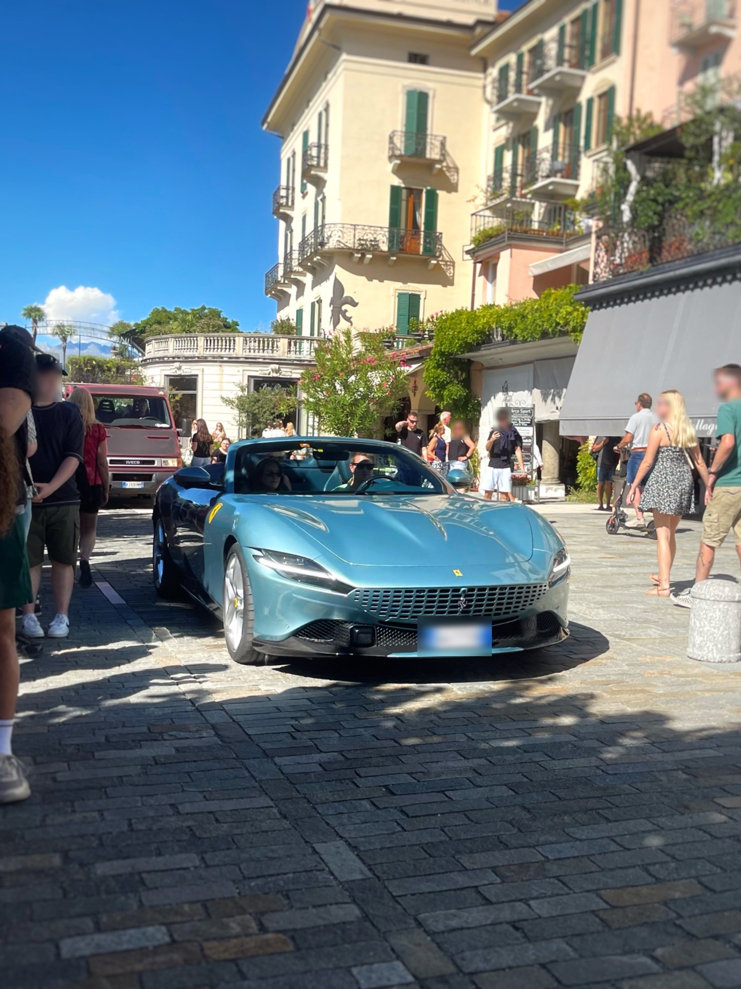 Ferrari Roma Spider in Como