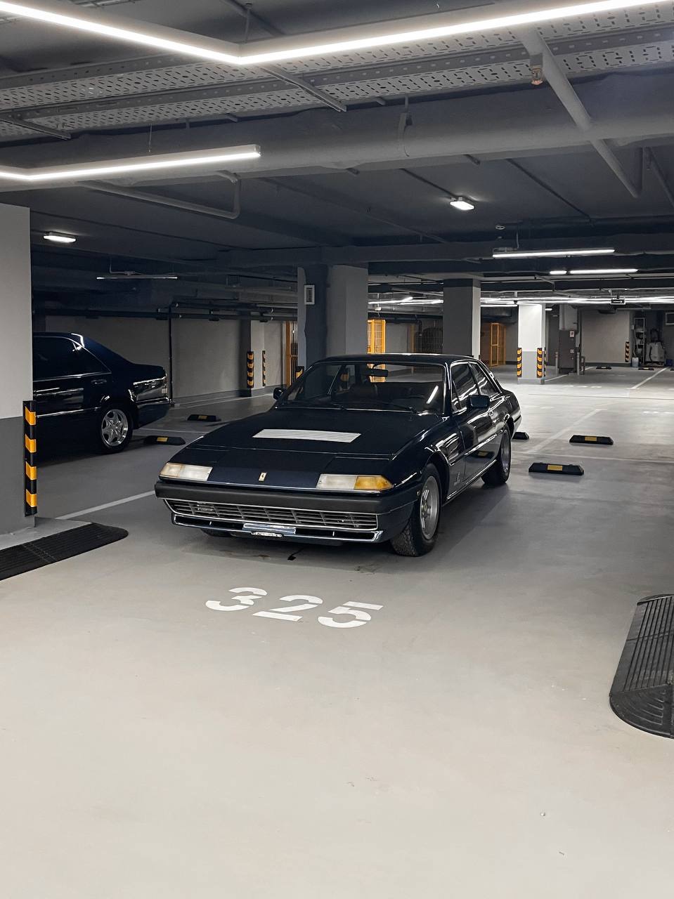 Ferrari 400i
