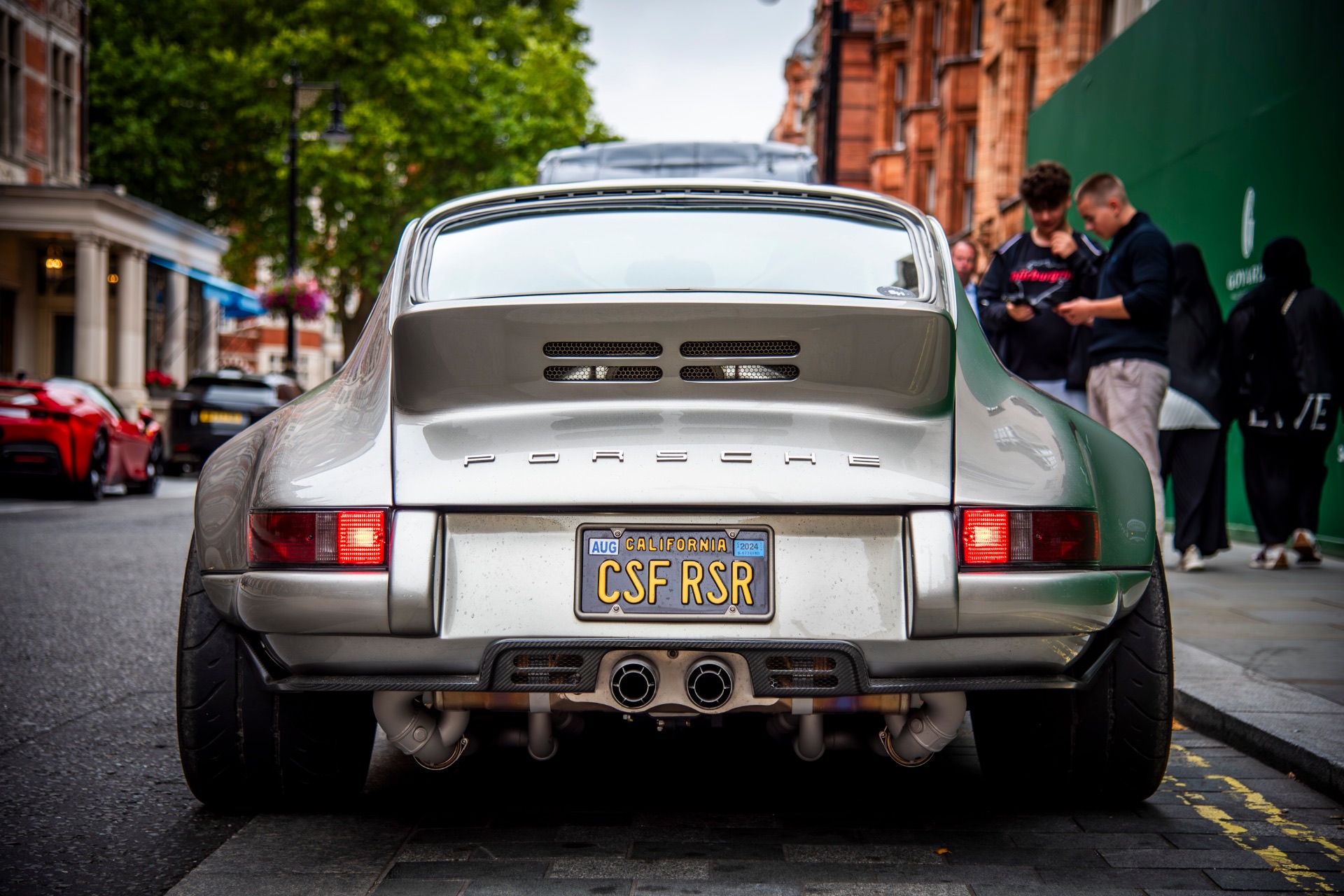 Porsche 911 CSF in City of London