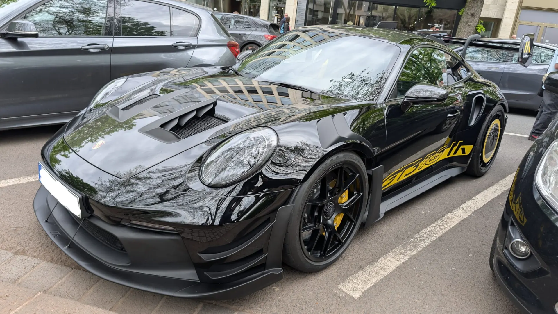 Porsche 992 GT3 RS Weissach Package Manthey Racing