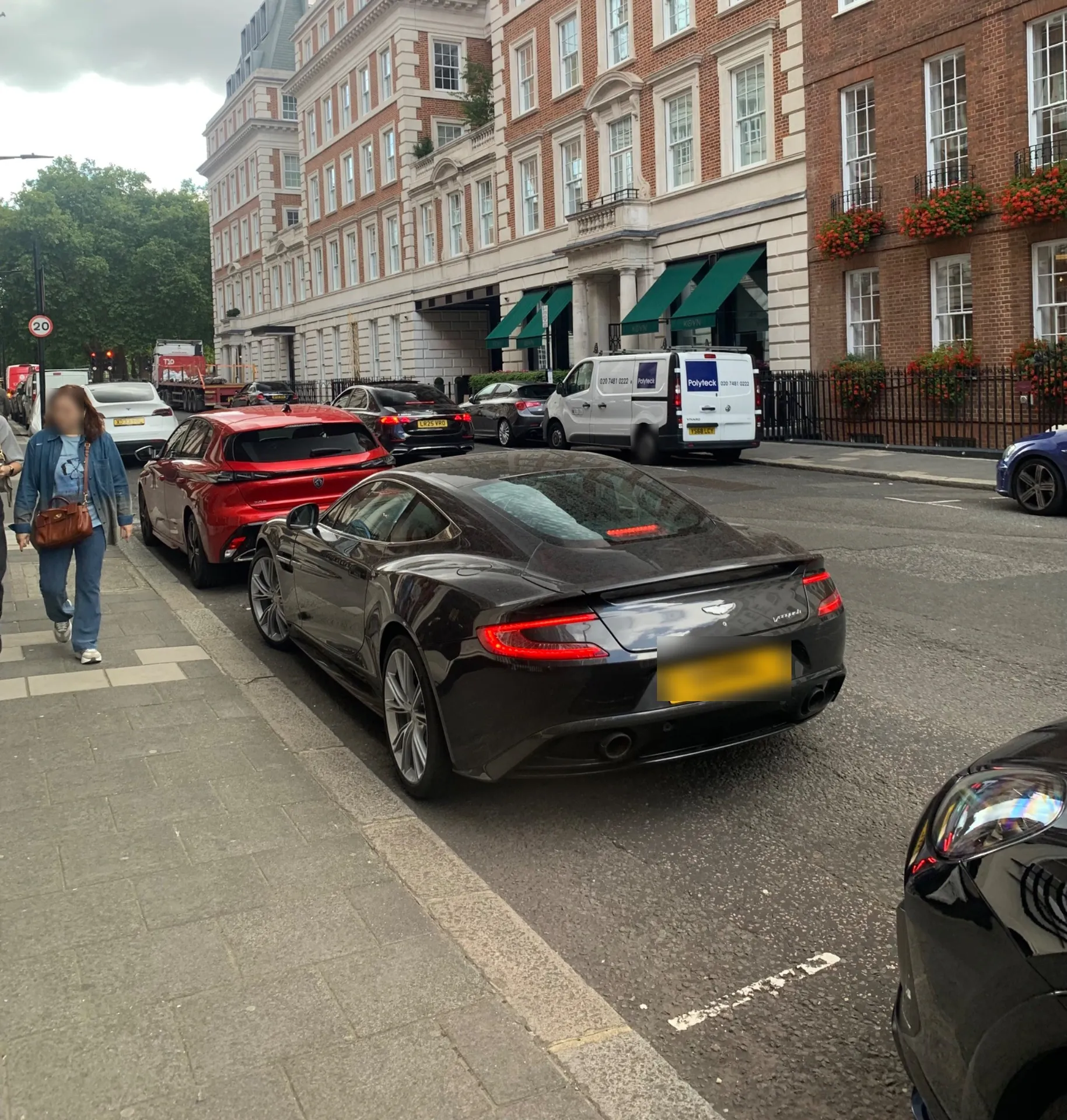Aston Martin Vanquish 2013