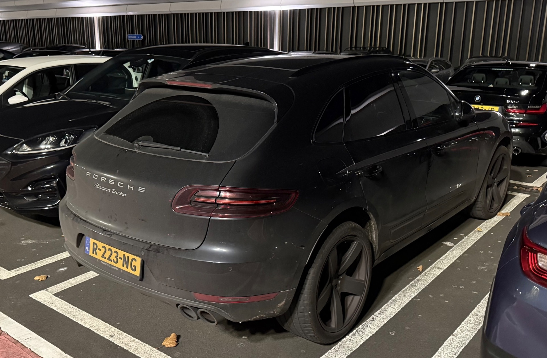 Porsche 95B Macan Turbo MkI in Leidschendam
