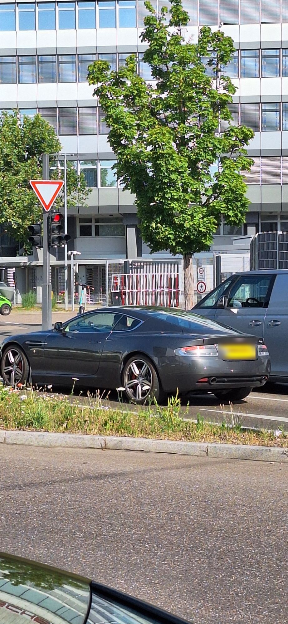 Aston Martin  Db9