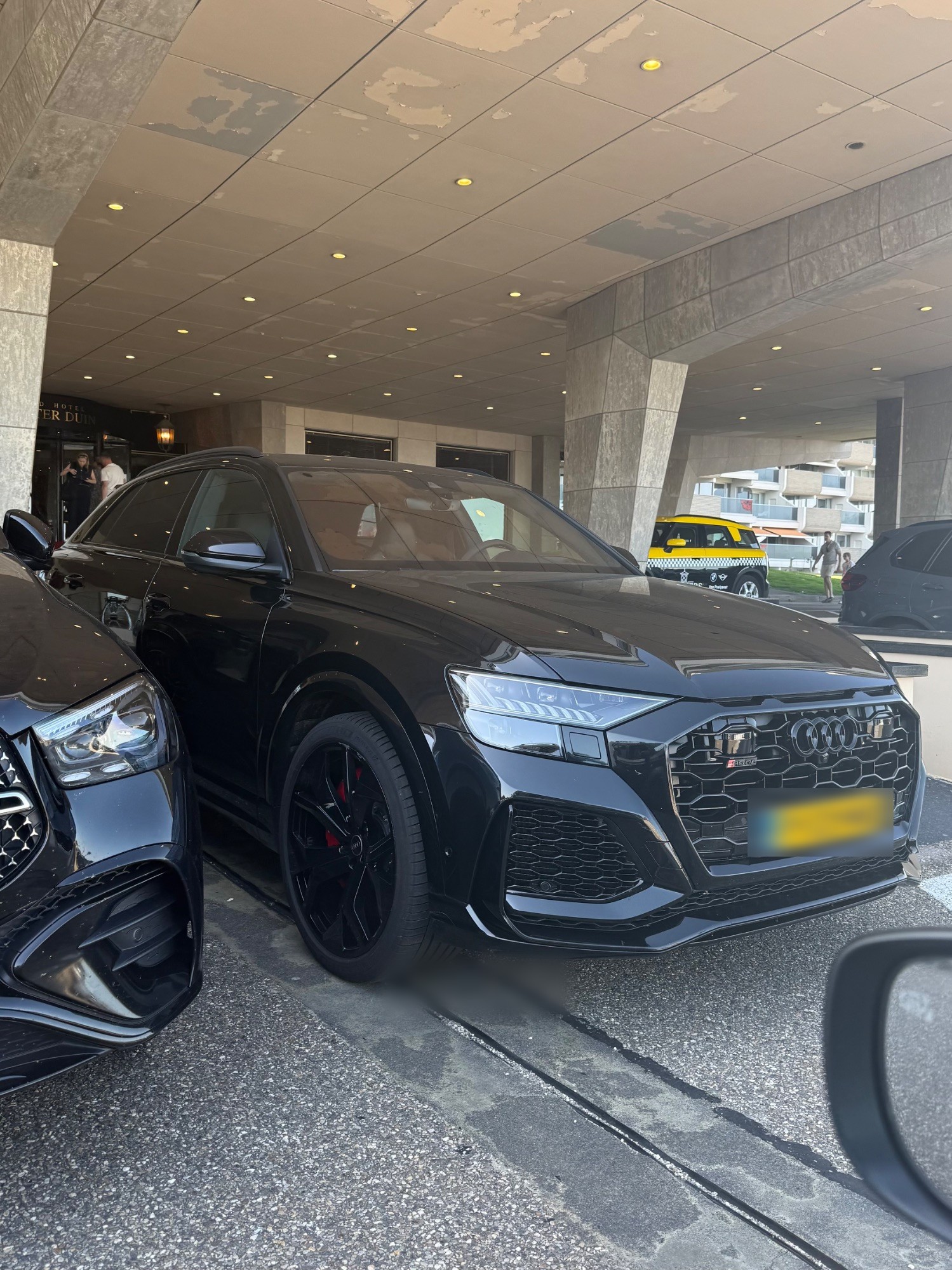 Audi RS Q8 in Noordwijk