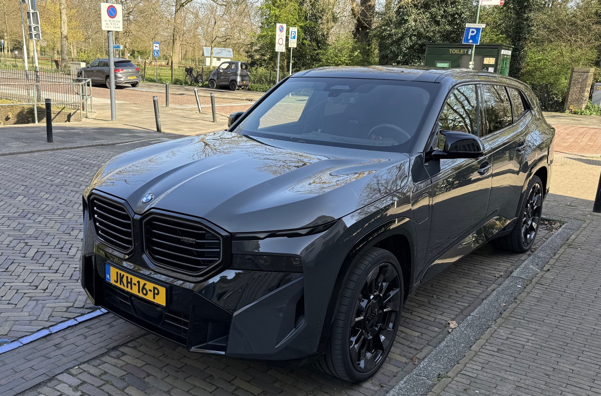 BMW XM G09 in Voorburg