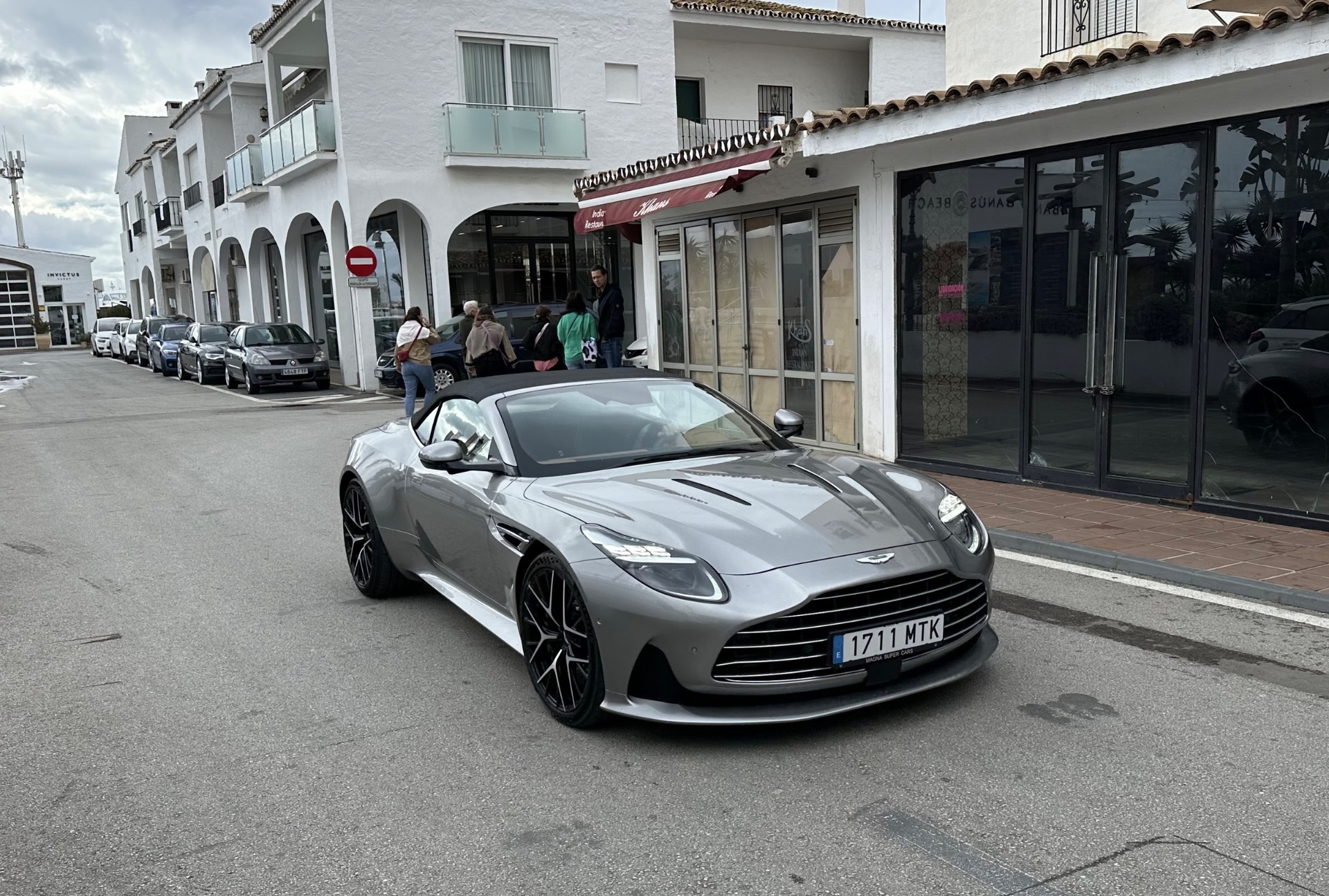 Aston Martin DB12 Volante