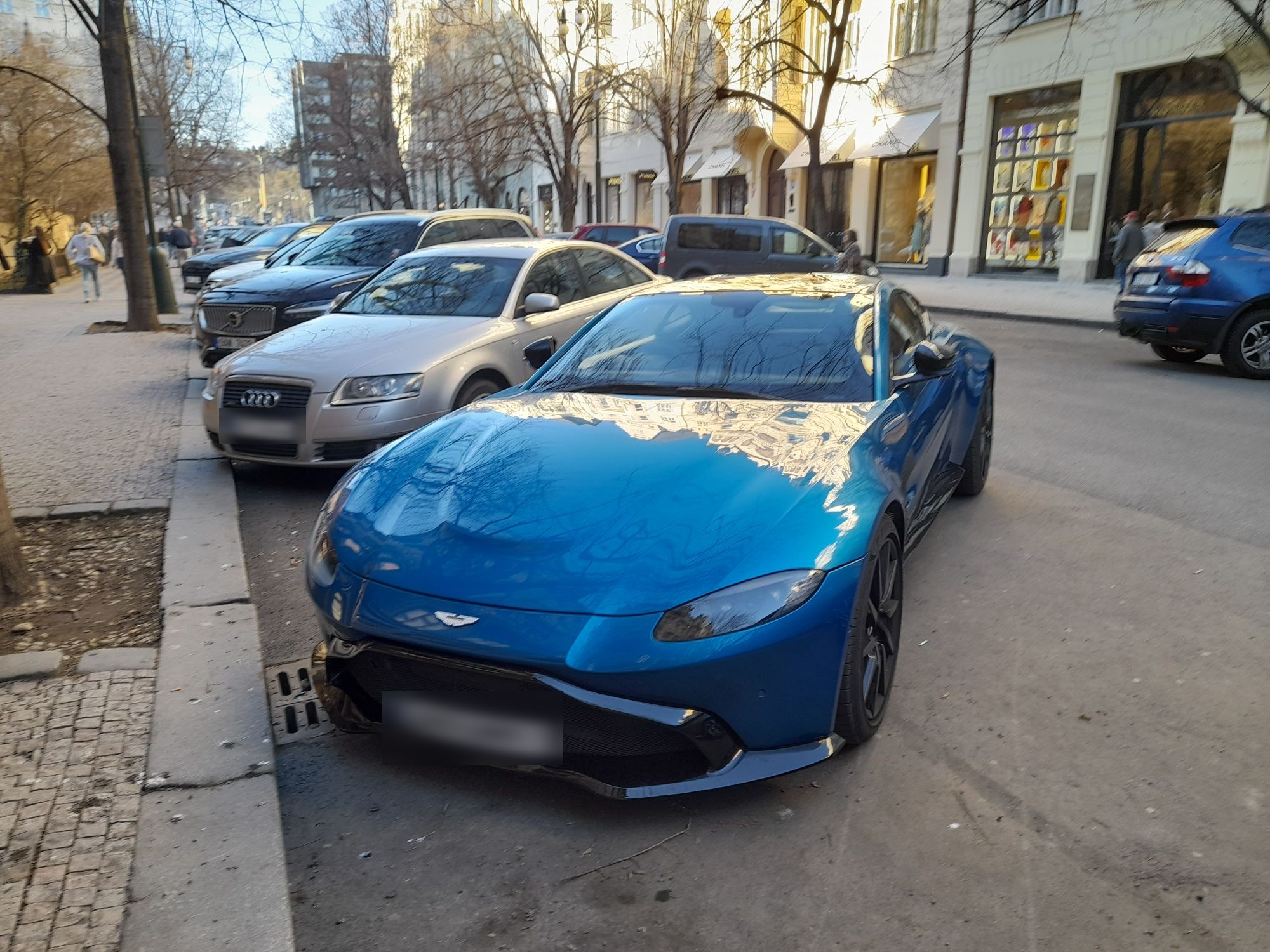 Aston Martin  Vantage