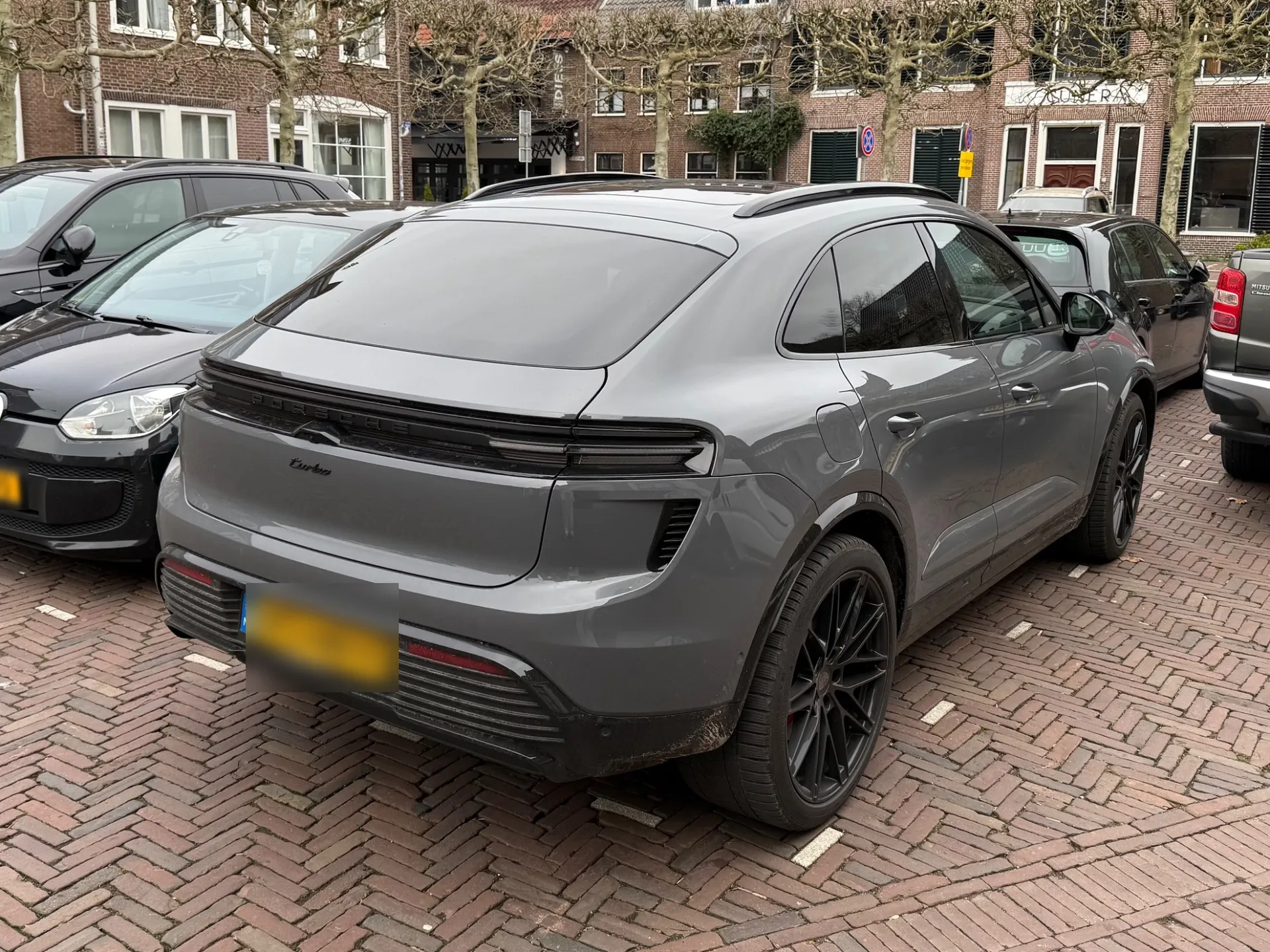 Porsche Macan EV Turbo