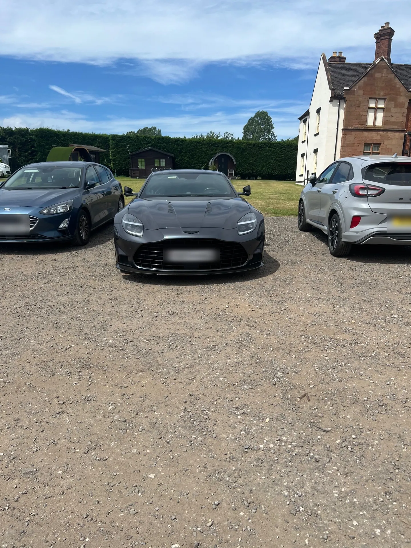 Aston Martin  Vanquish 2025