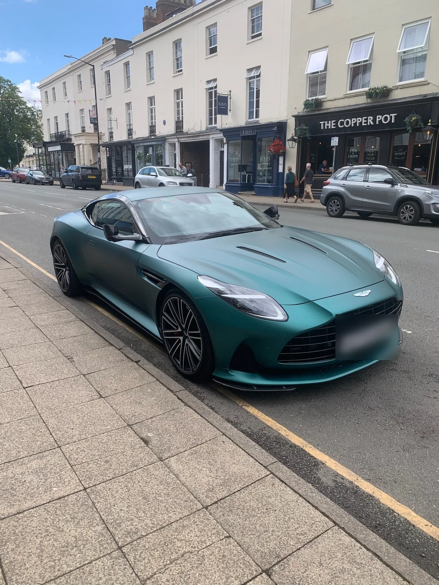 Aston Martin DB12