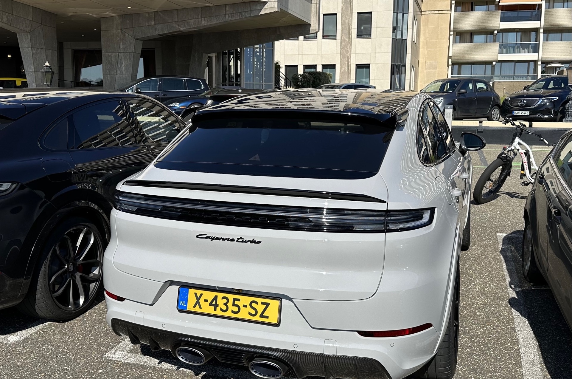 Porsche Cayenne Coupé Turbo E-Hybrid in Noordwijk