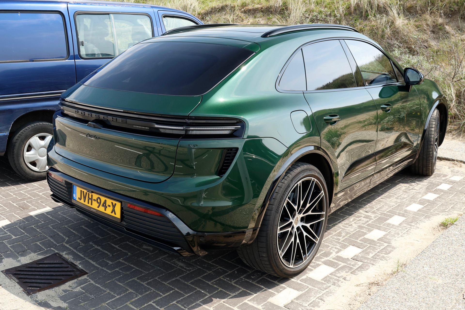 Porsche Macan EV Turbo