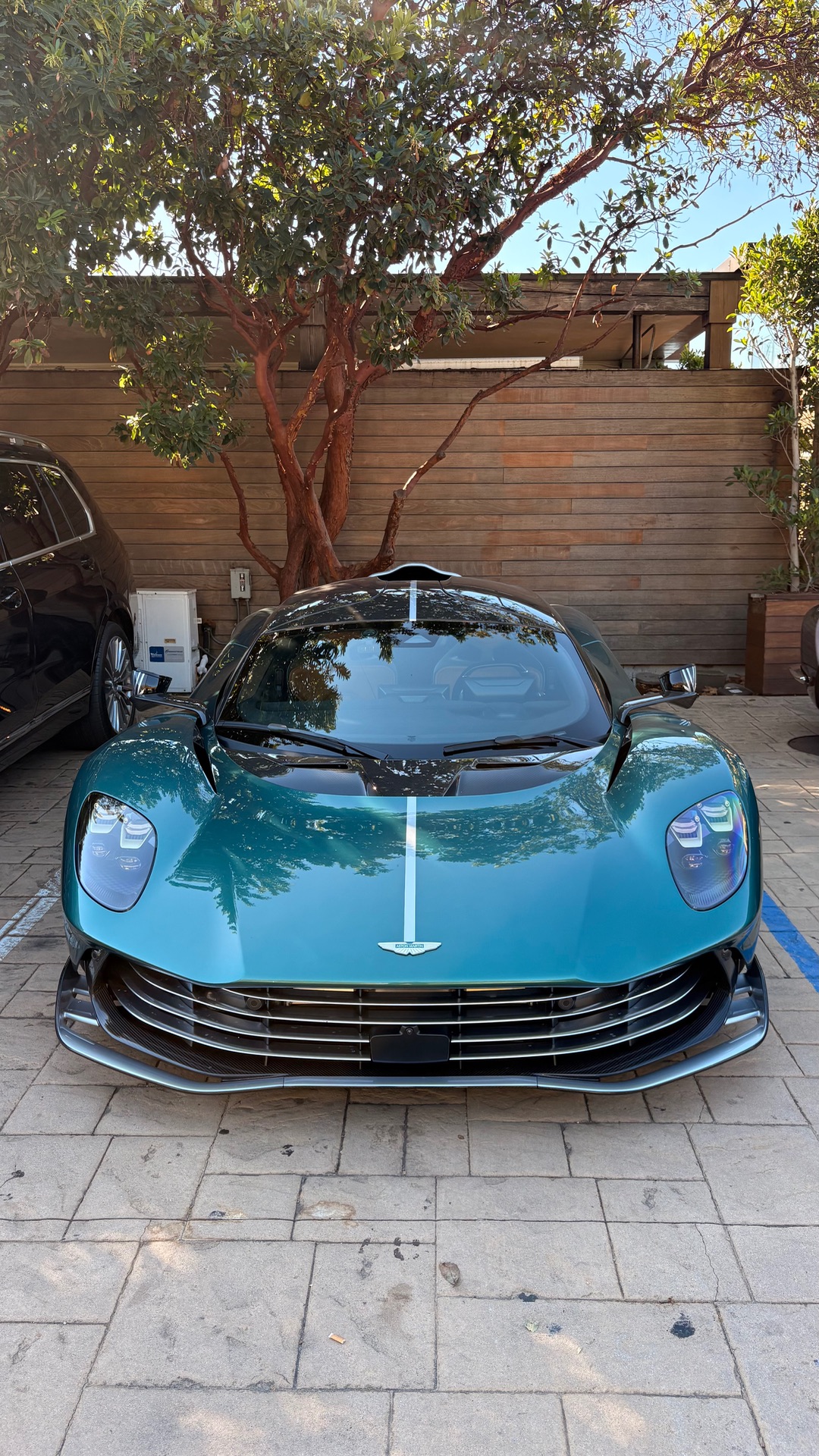 Aston Martin Valhalla