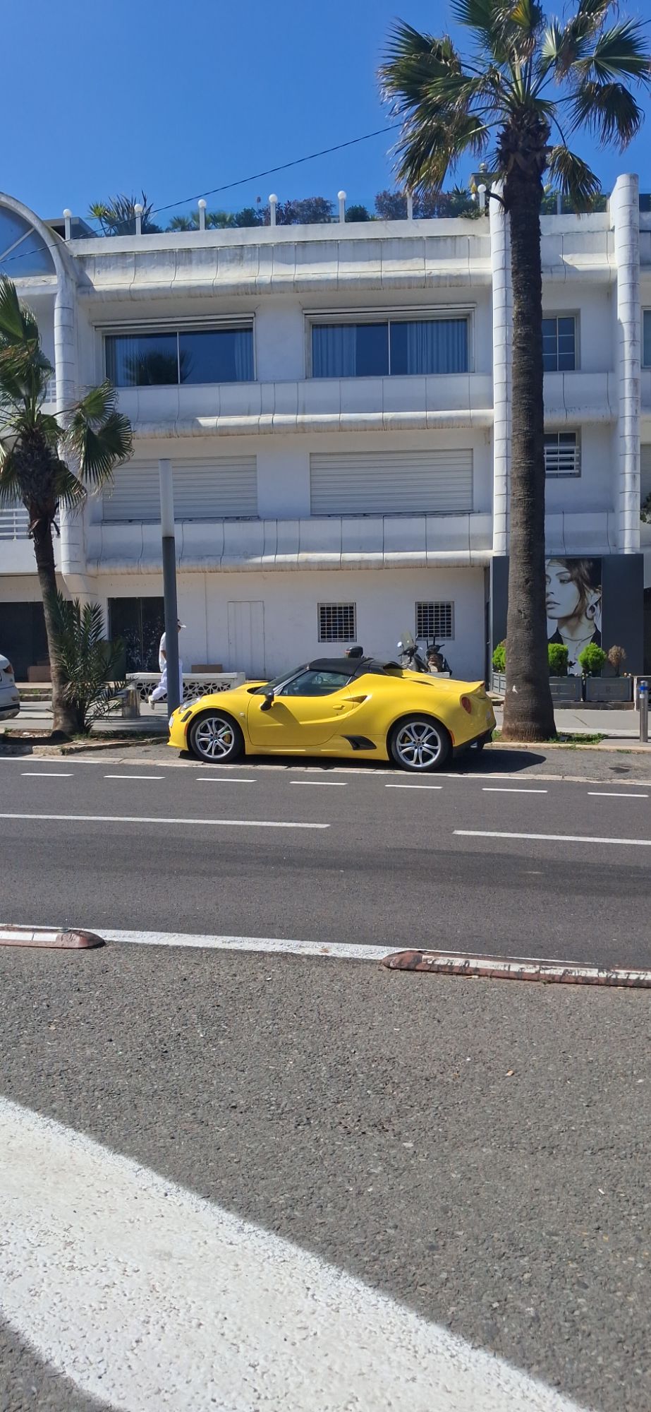 Alfa Romeo 4C Spyder in Casablanca