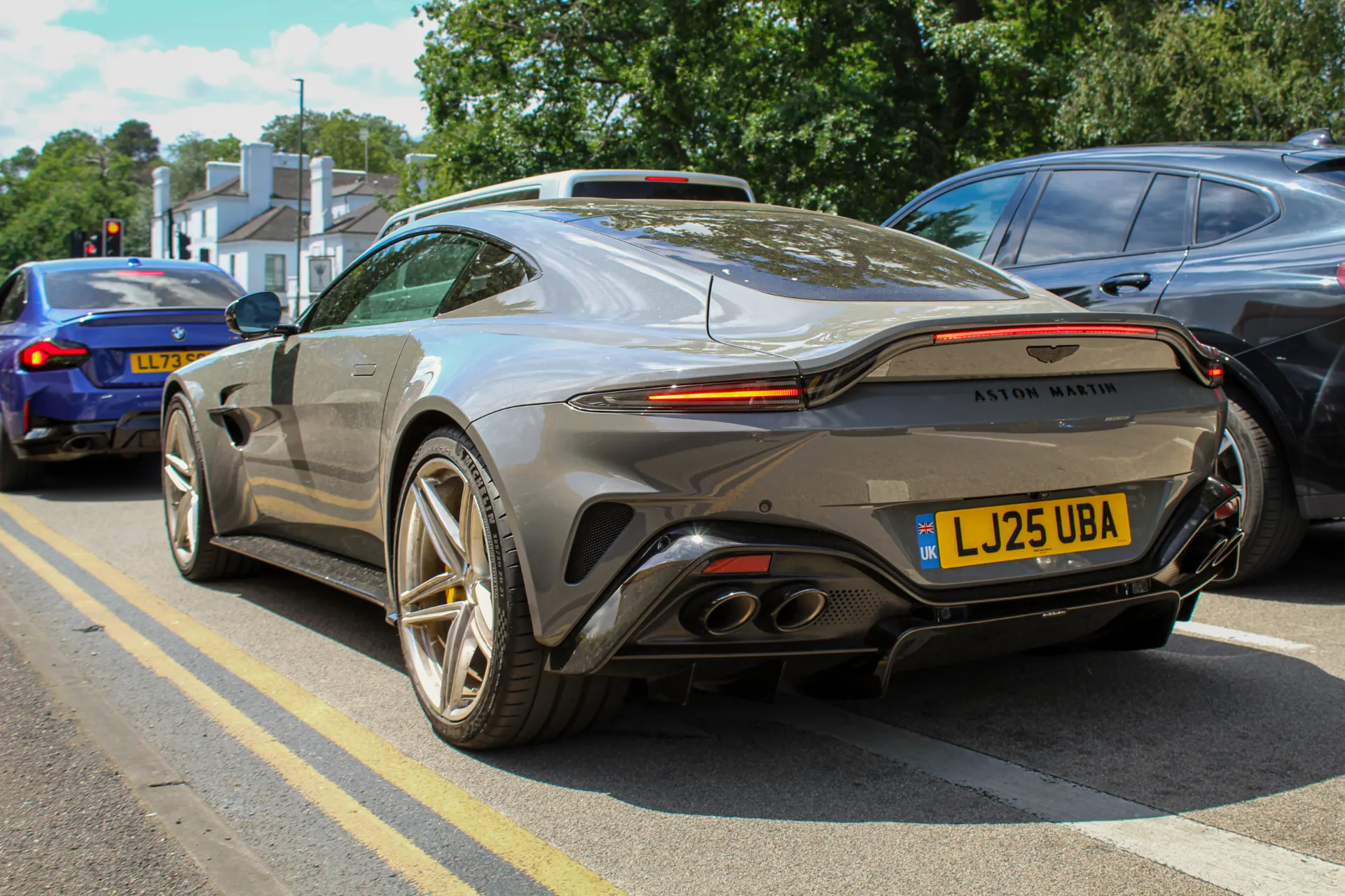 Aston Martin V12 Vantage 2023
