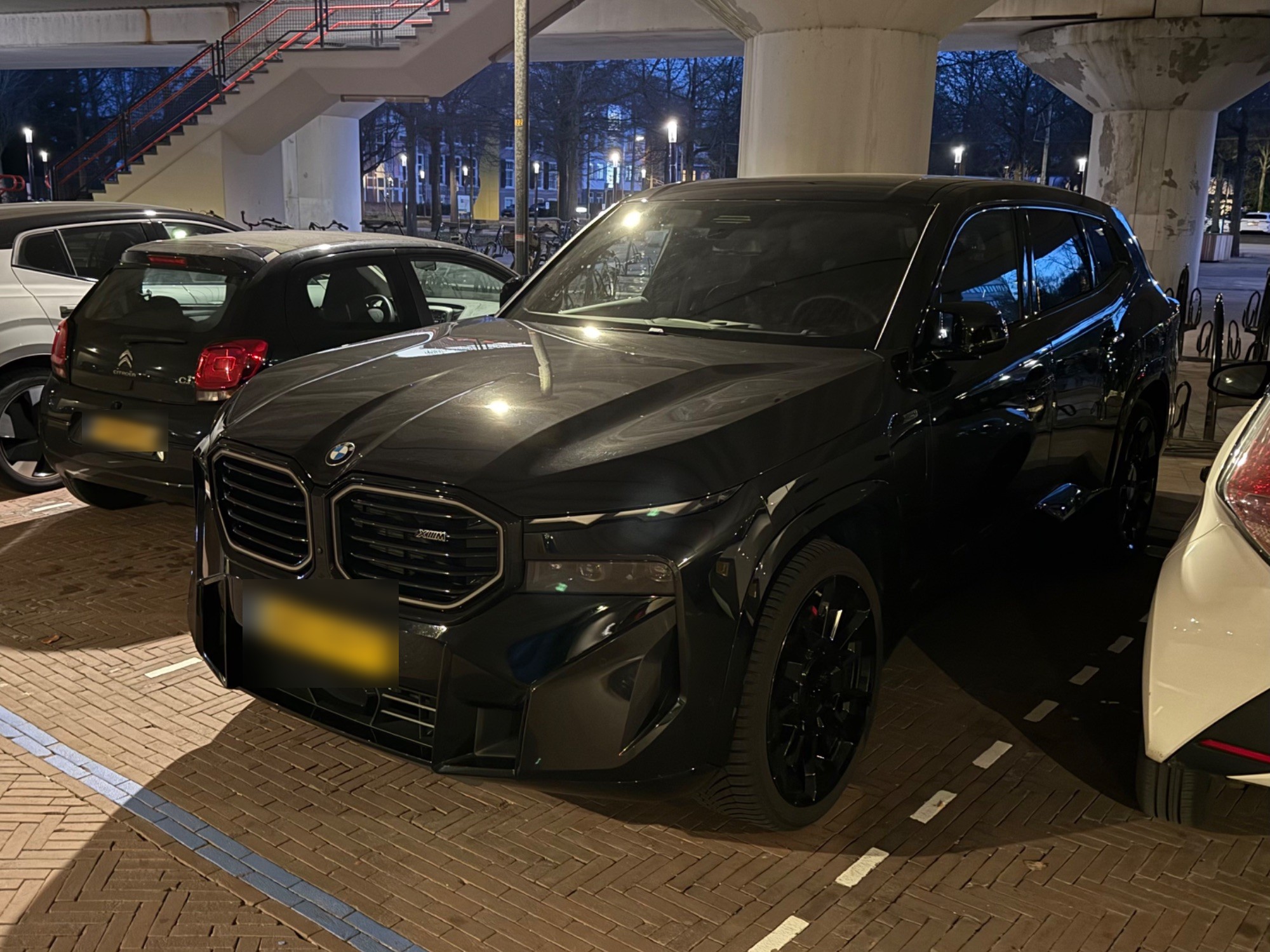BMW XM G09 in Voorburg