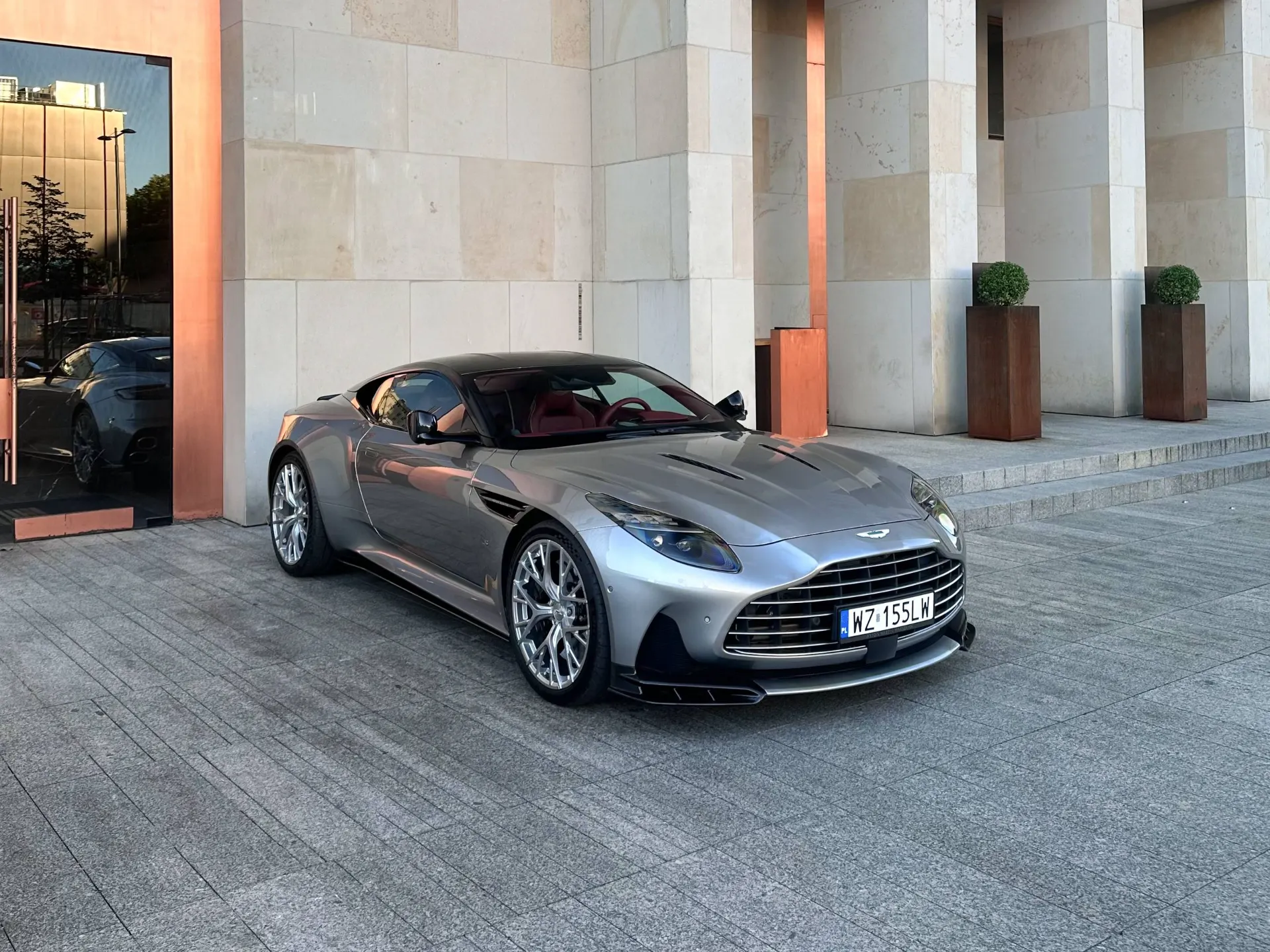 Aston Martin DB12 S
