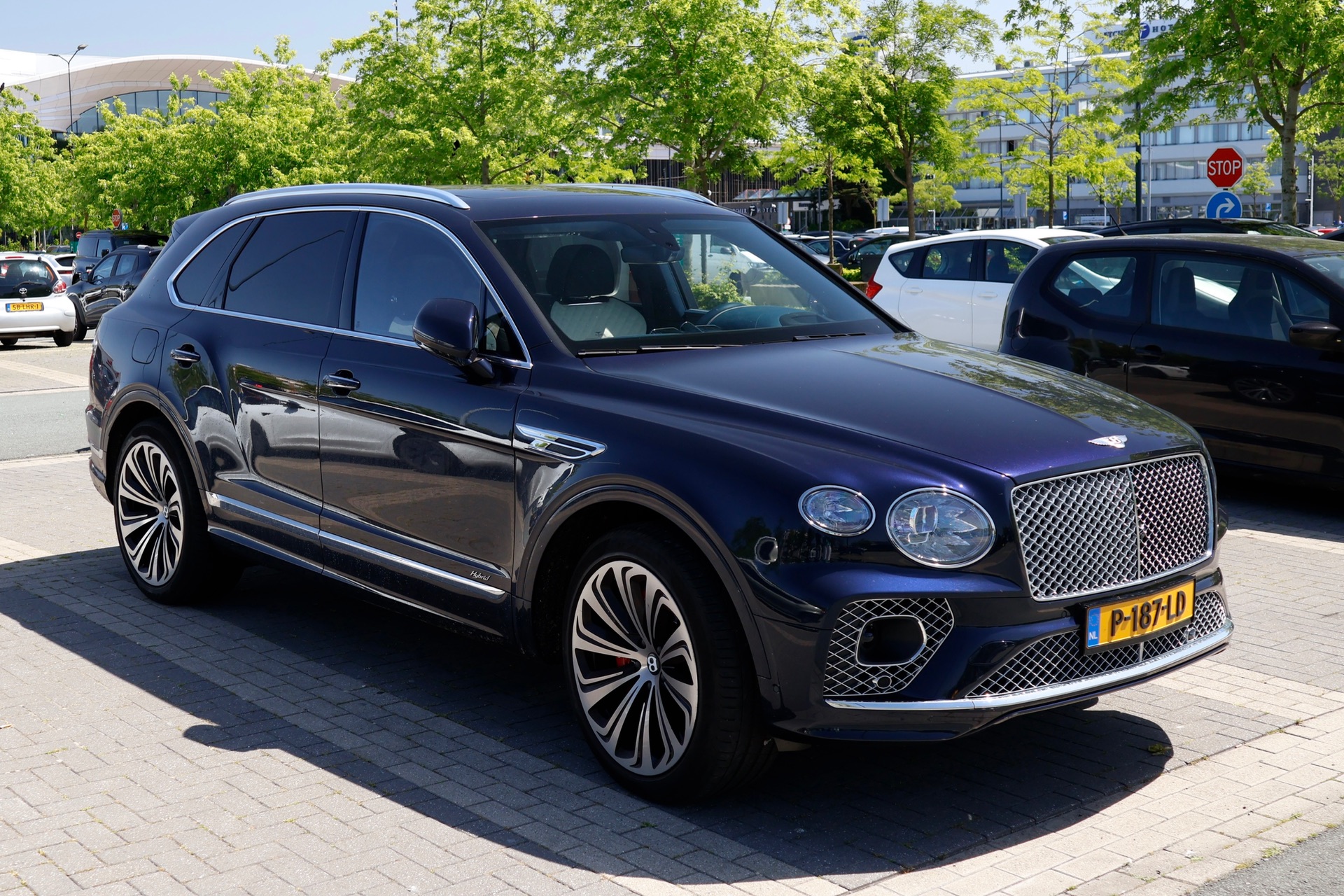 Bentley Bentayga Hybrid 2021 in Leidschendam, NL