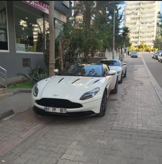 Aston Martin DB11 V8