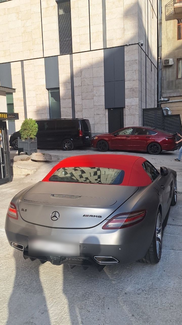 Mercedes-AMG SLS roadster
