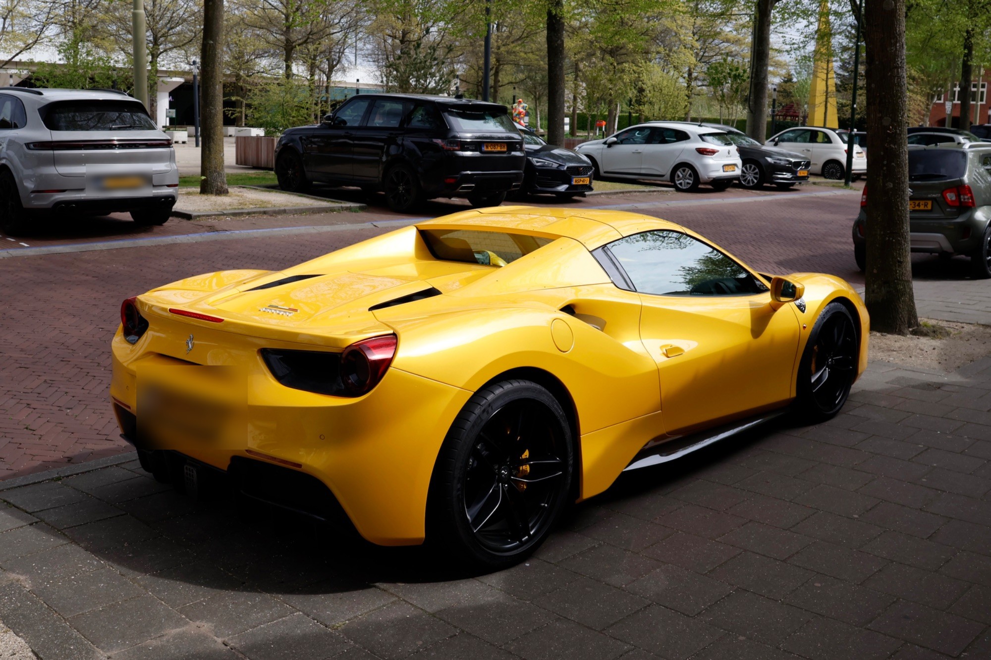 Ferrari 488 Spider in Voorburg