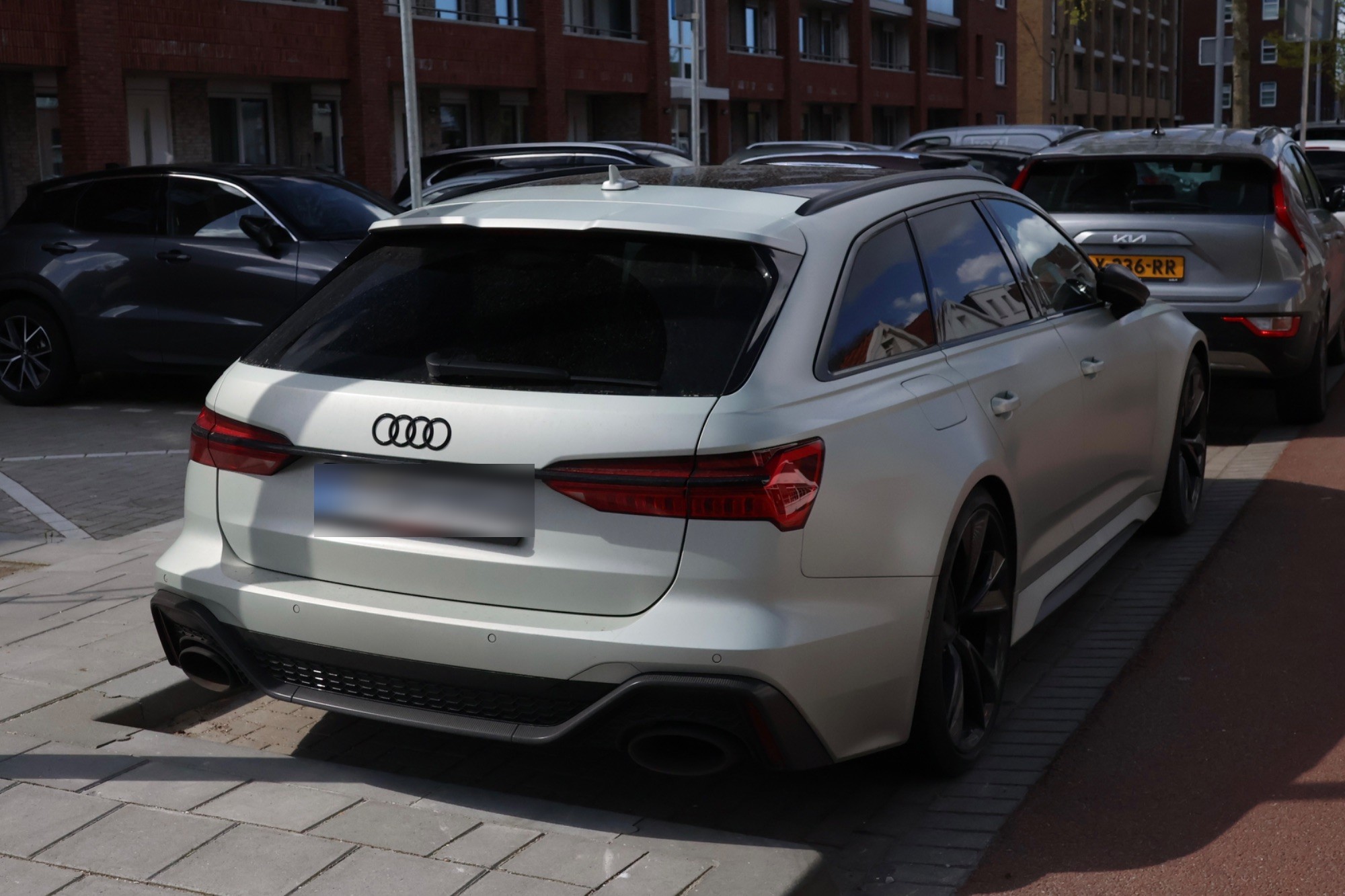 Audi RS6 Avant C8 in Leidschendam