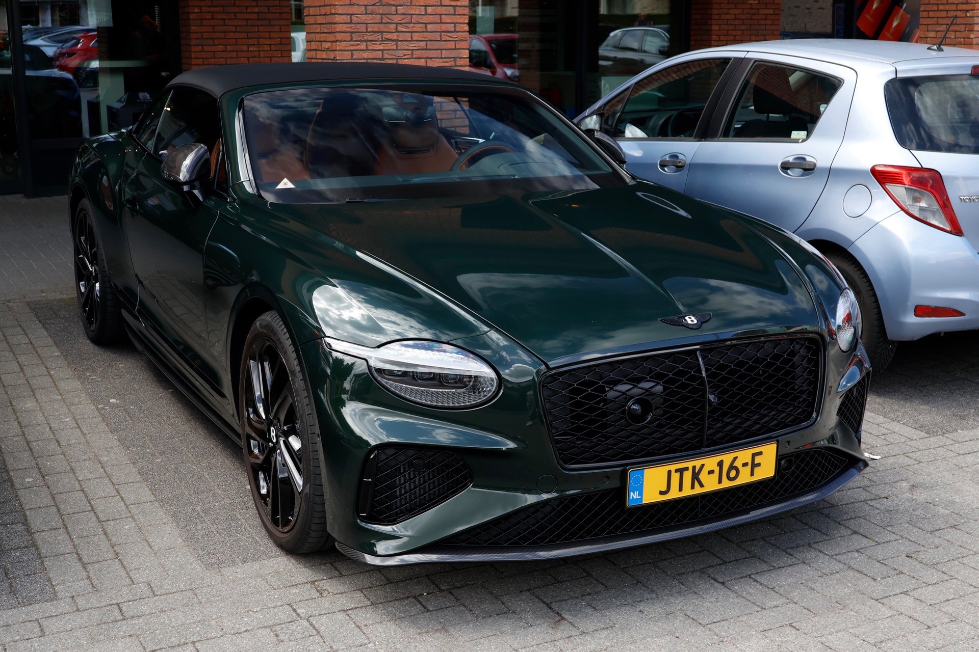 Bentley Continental GTC 2025